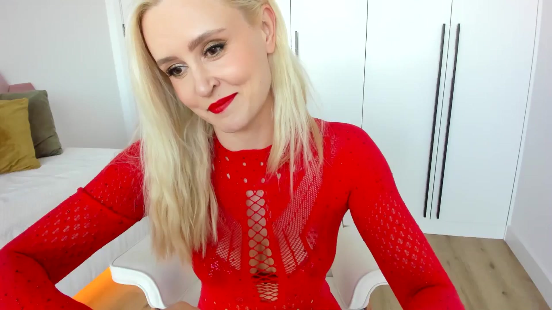 Gallery image thumbnail from AoifeOneal's myfreecams stream on, 06/27/2024, 18:48 image 3 of 20