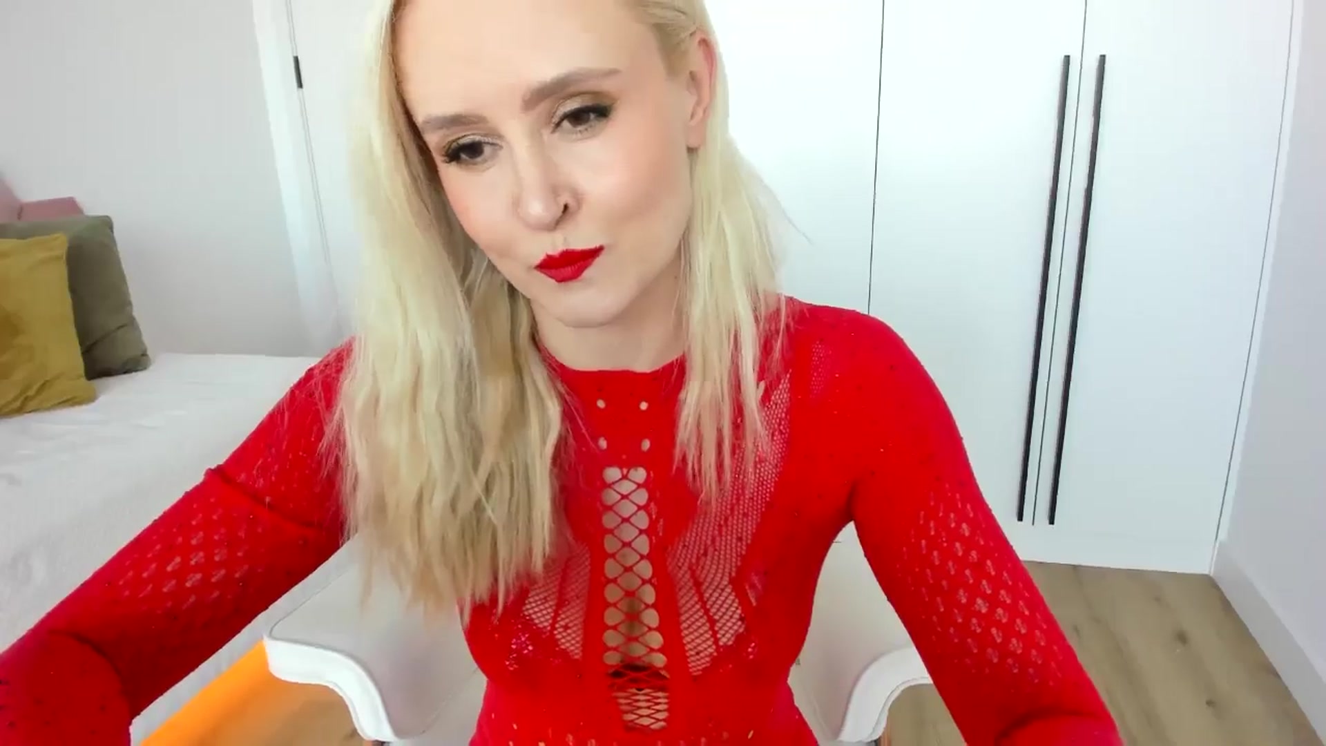 Gallery image thumbnail from AoifeOneal's myfreecams stream on, 06/27/2024, 18:48 image 6 of 20