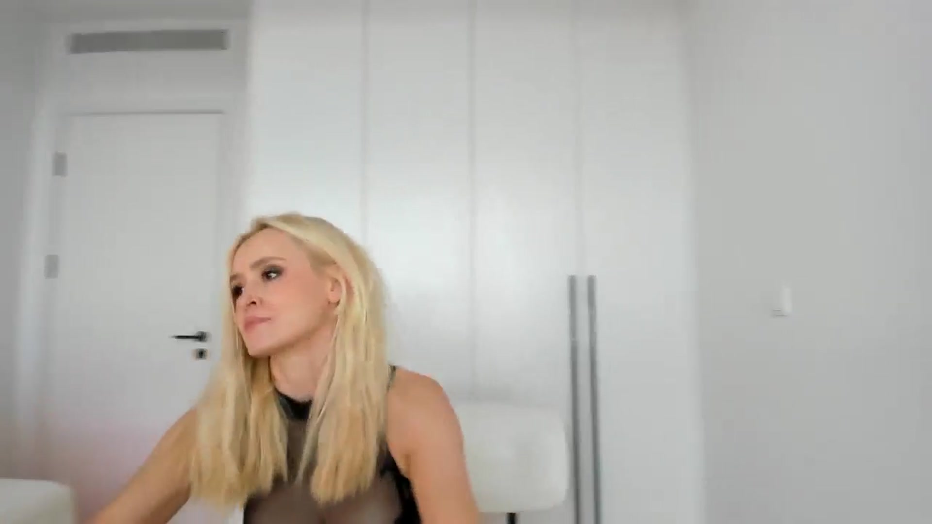 Gallery image thumbnail from AoifeOneal's myfreecams stream on, 06/30/2024, 19:33 image 15 of 20