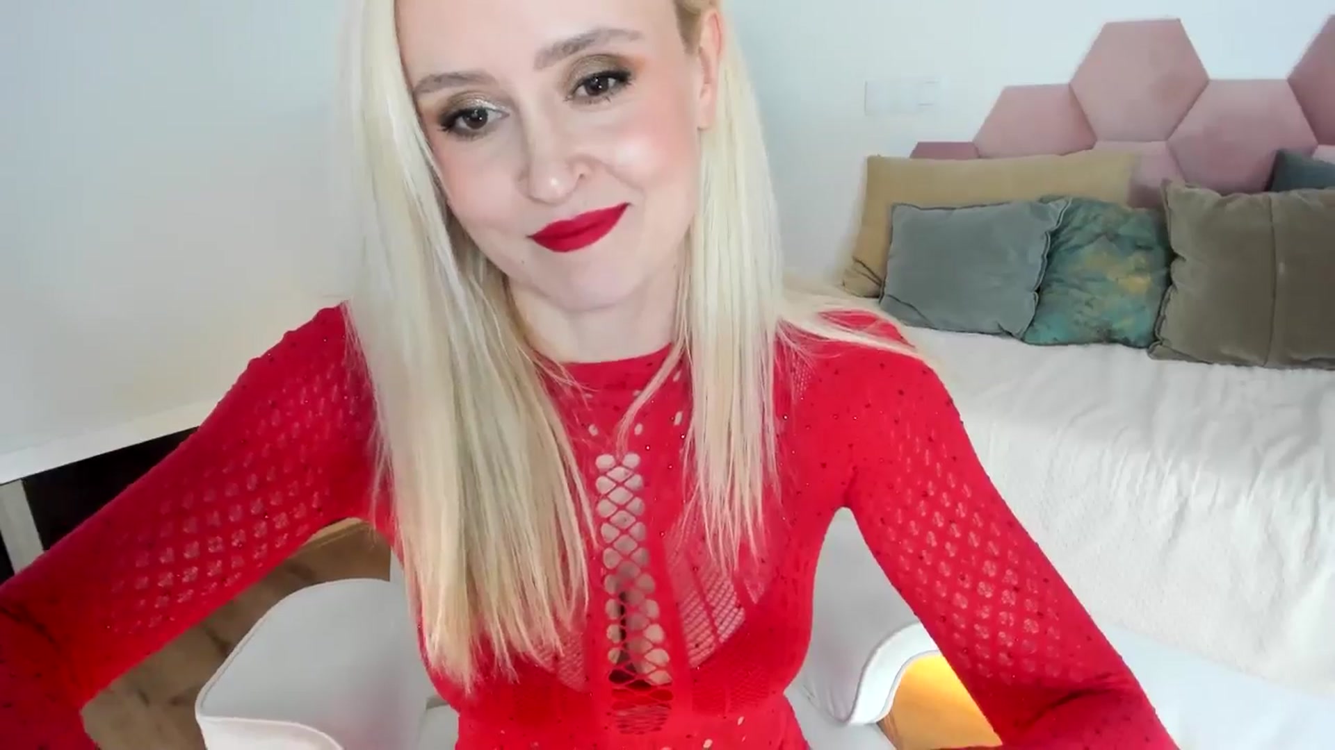 Gallery image thumbnail from AoifeOneal's myfreecams stream on, 08/11/2024, 20:36 image 19 of 20