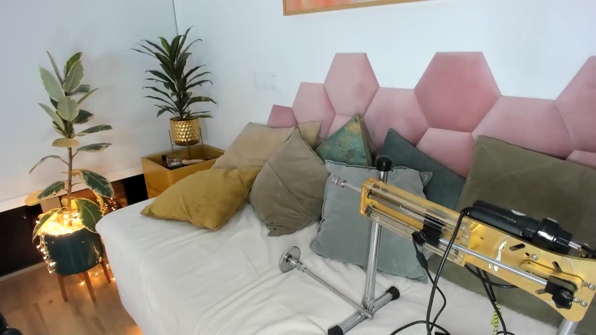 Gallery image thumbnail from AoifeOneal's myfreecams stream on, 08/18/2024, 20:48 image 16 of 20