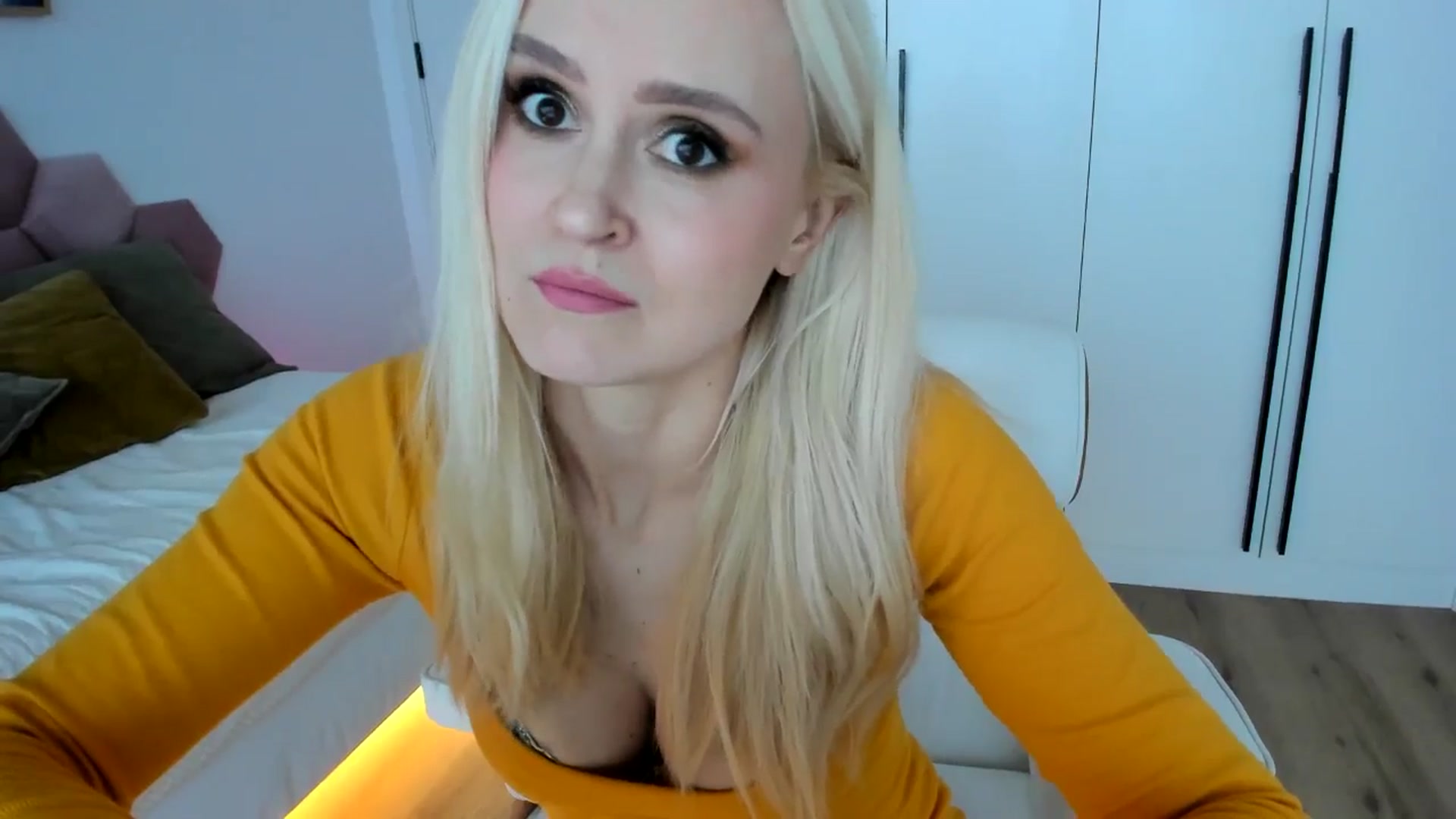 Gallery image thumbnail from AoifeOneal's myfreecams stream on, 08/27/2024, 19:12 image 13 of 20