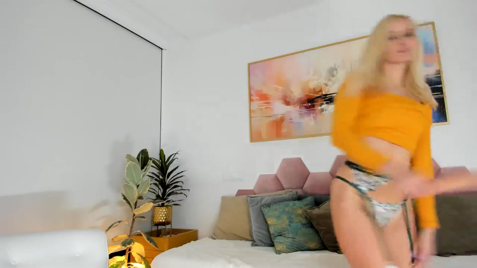 Gallery image thumbnail from AoifeOneal's myfreecams stream on, 08/27/2024, 20:38 image 10 of 20