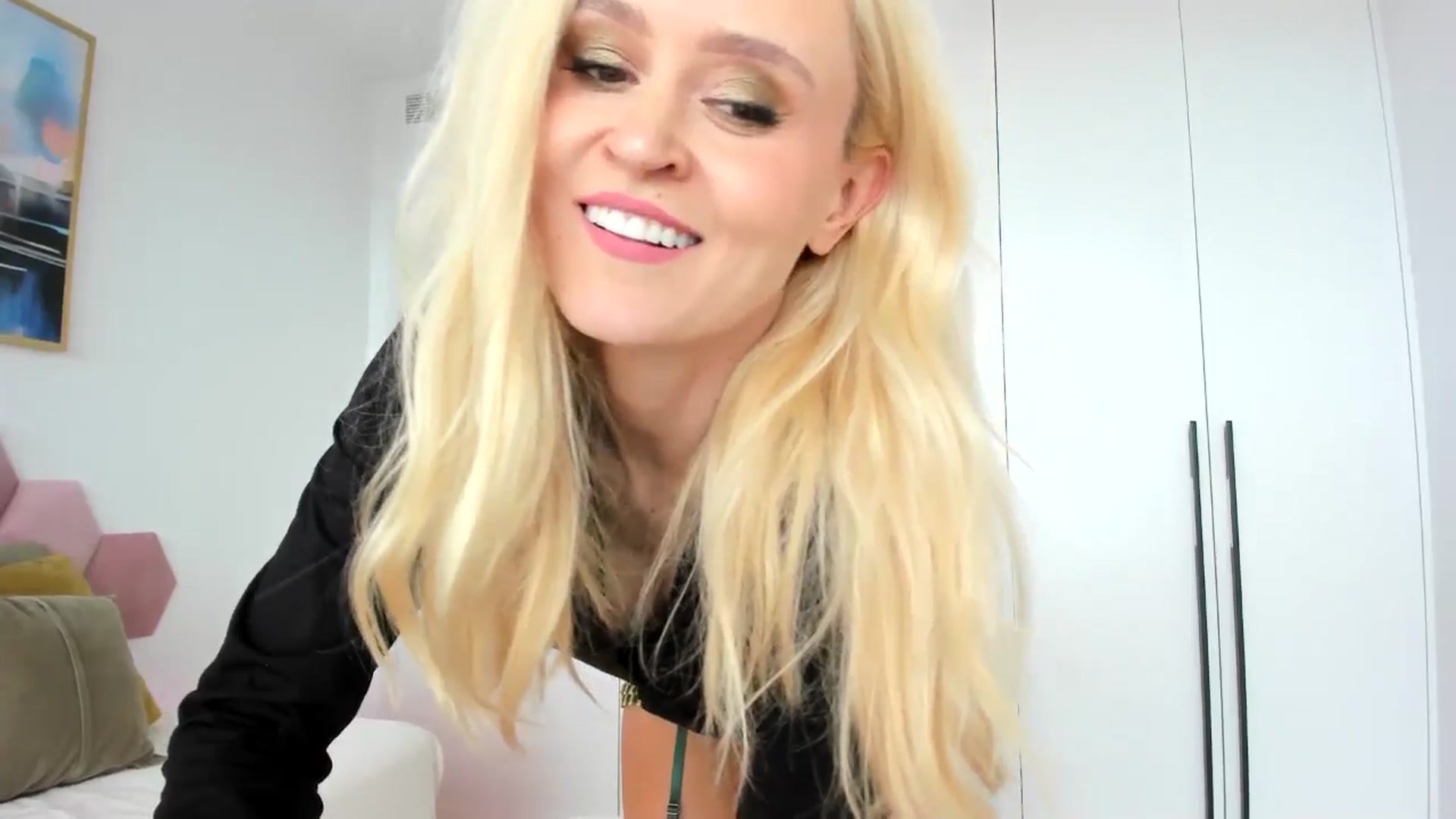 Gallery image thumbnail from AoifeOneal's myfreecams stream on, 09/15/2024, 18:35 image 4 of 20