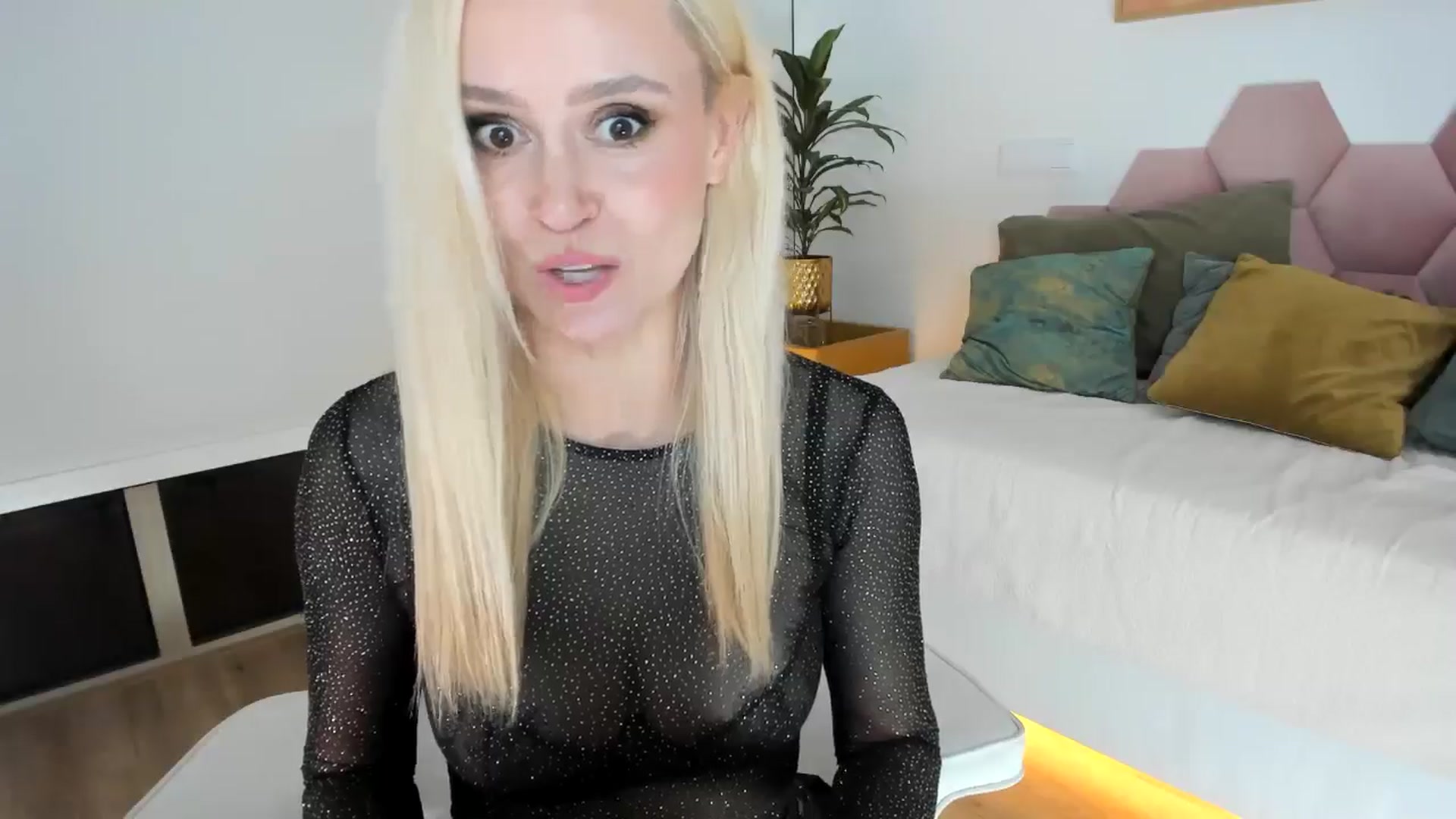 Gallery image thumbnail from AoifeOneal's myfreecams stream on, 10/09/2024, 21:09 image 3 of 20