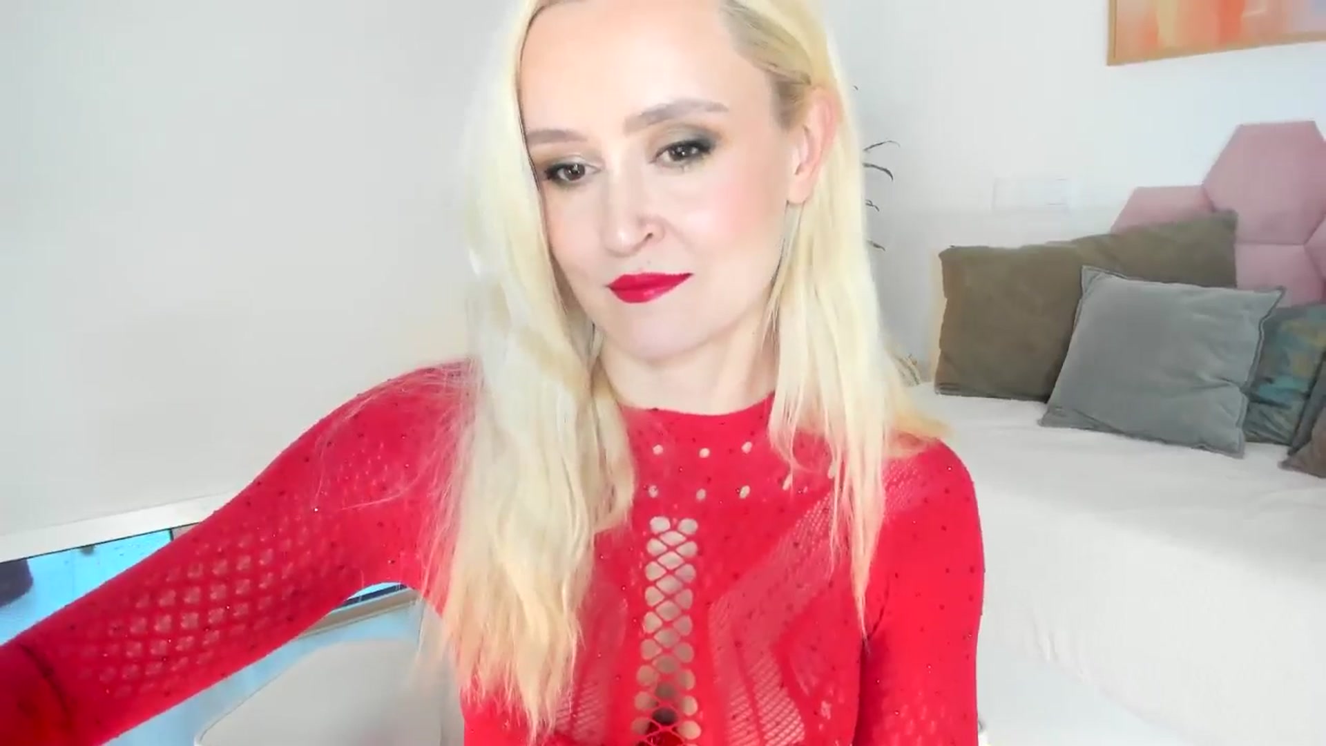 Gallery image thumbnail from AoifeOneal's myfreecams stream on, 10/20/2024, 18:19 image 4 of 20