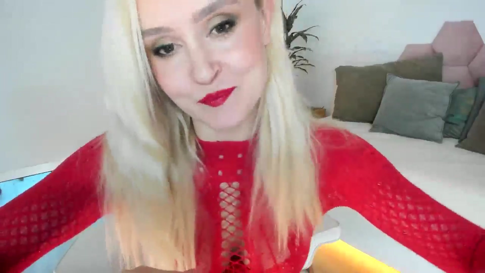 Gallery image thumbnail from AoifeOneal's myfreecams stream on, 10/20/2024, 18:19 image 2 of 20