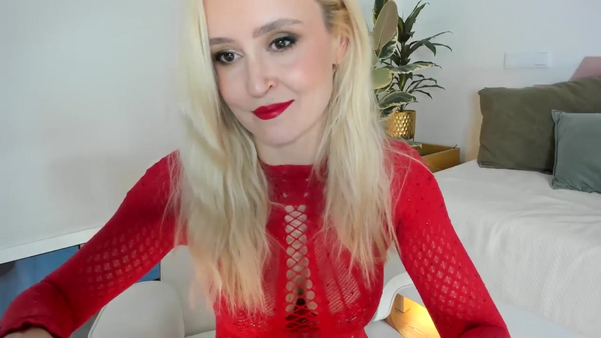 Gallery image thumbnail from AoifeOneal's myfreecams stream on, 10/20/2024, 18:48 image 3 of 20