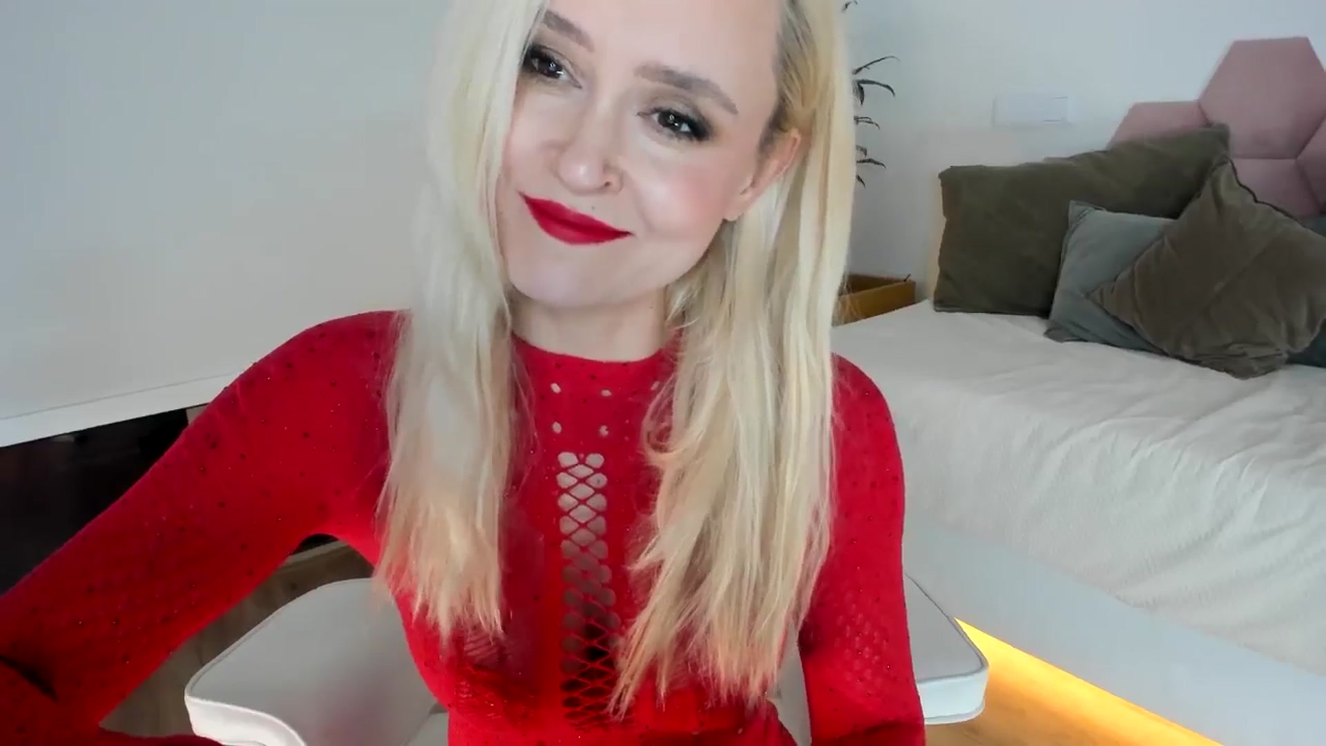 Gallery image thumbnail from AoifeOneal's myfreecams stream on, 10/20/2024, 20:43 image 8 of 20