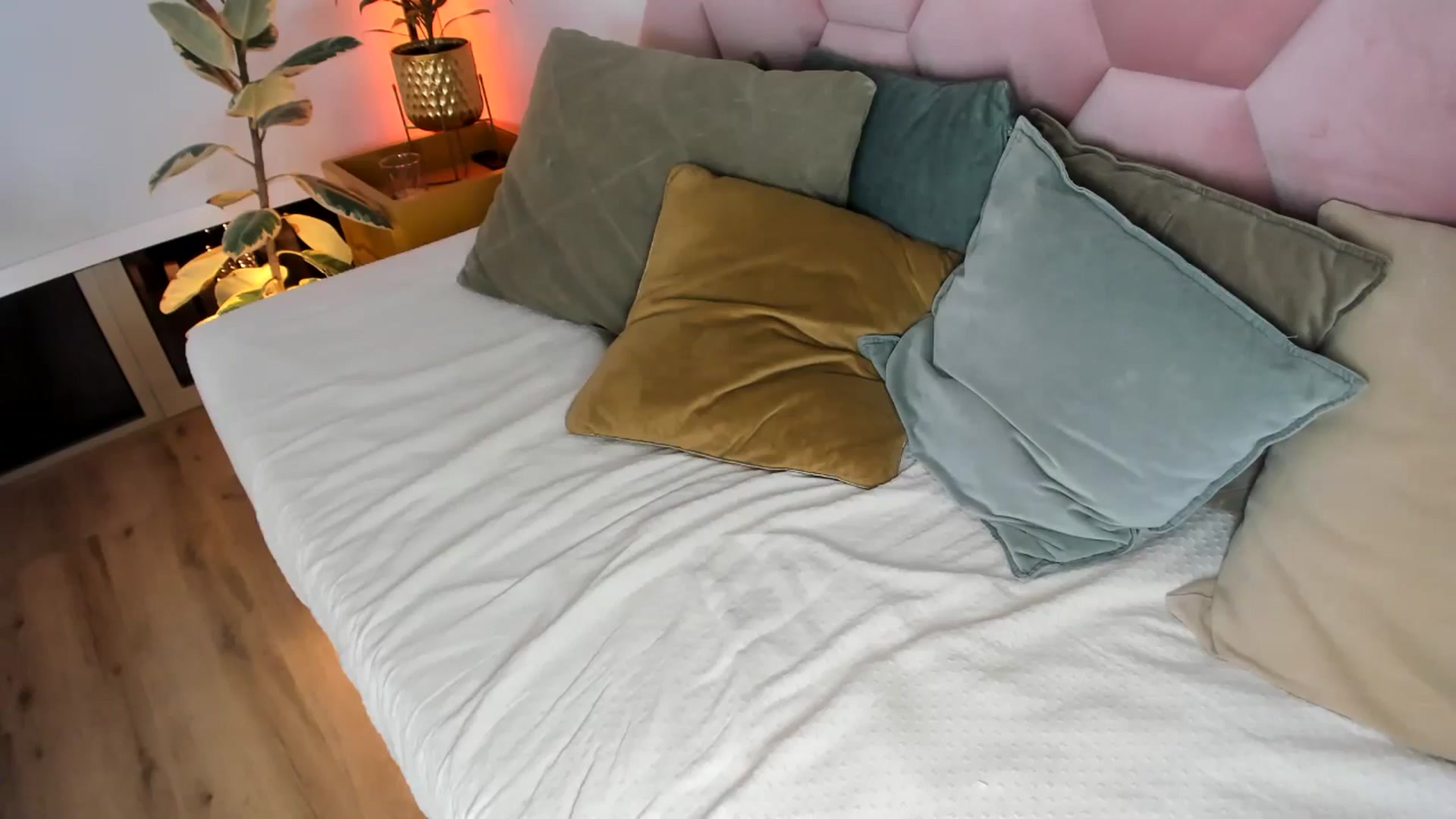 Gallery image thumbnail from AoifeOneal's myfreecams stream on, 11/02/2024, 22:32 image 20 of 20
