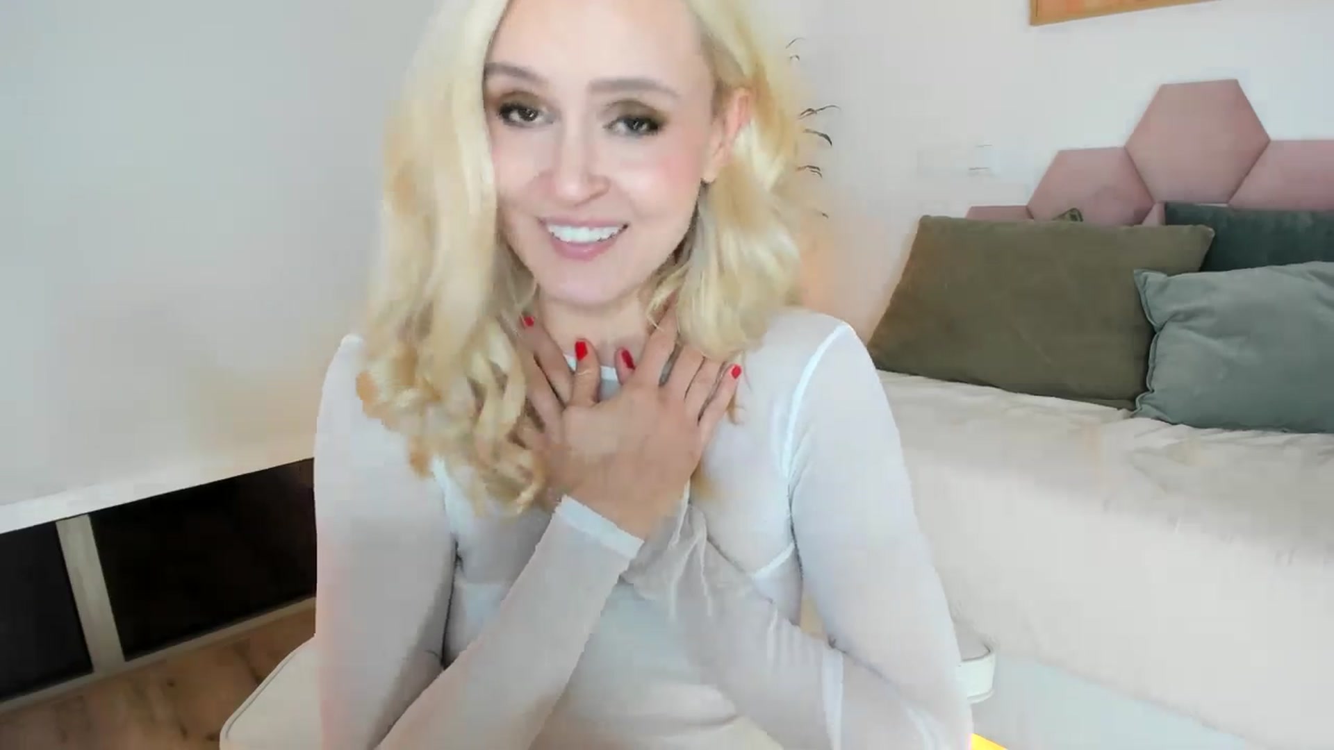 Gallery image thumbnail from AoifeOneal's myfreecams stream on, 11/06/2024, 20:39 image 9 of 20