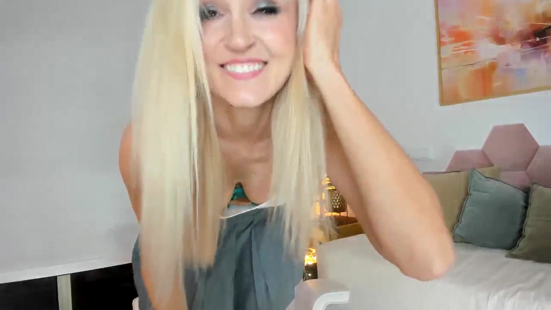 Gallery image thumbnail from AoifeOneal's myfreecams stream on, 11/09/2024, 20:08 image 9 of 20