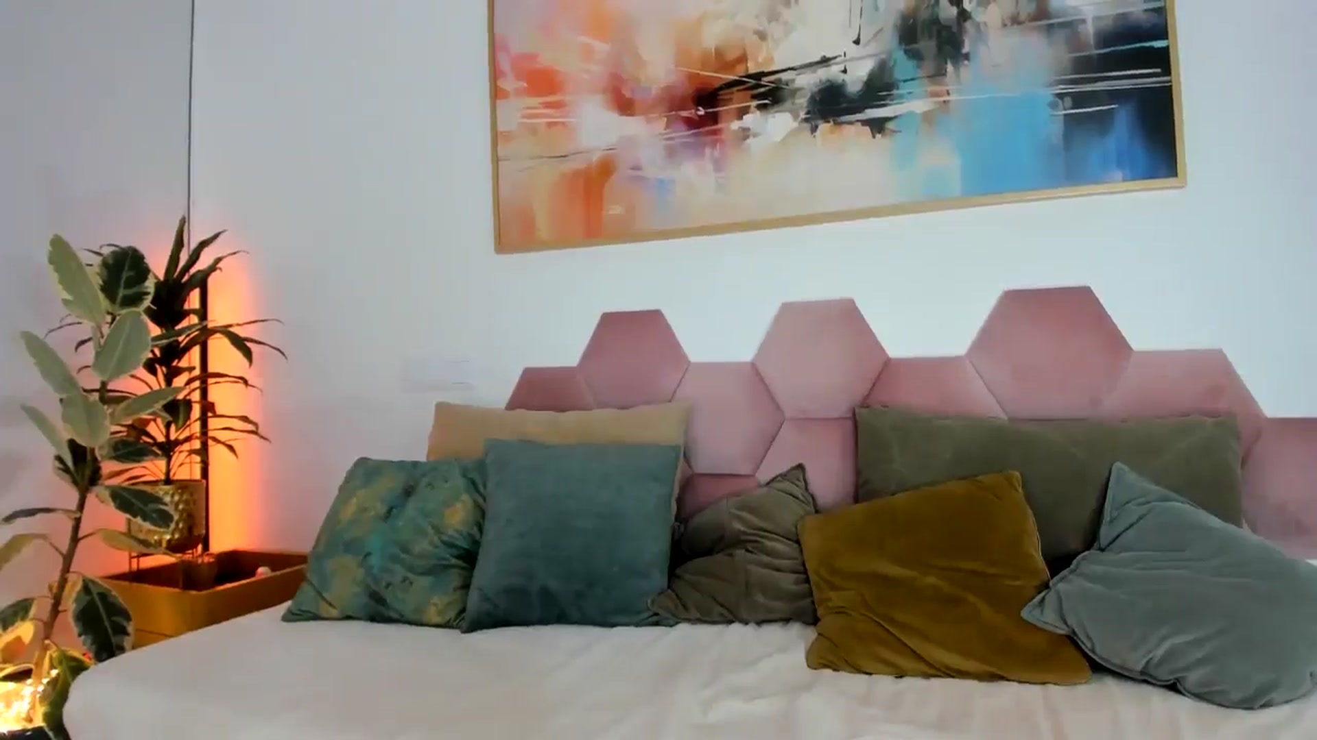 Gallery image thumbnail from AoifeOneal's myfreecams stream on, 12/04/2024, 20:14 image 15 of 20