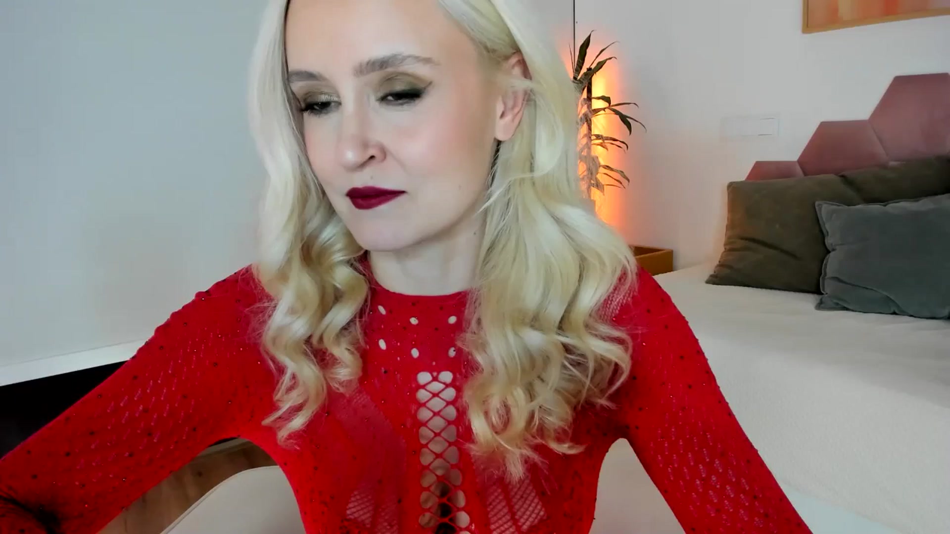 Gallery image thumbnail from AoifeOneal's myfreecams stream on, 12/28/2024, 19:47 image 1 of 20