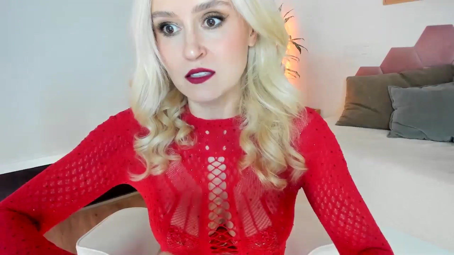 Gallery image thumbnail from AoifeOneal's myfreecams stream on, 12/28/2024, 19:47 image 3 of 20
