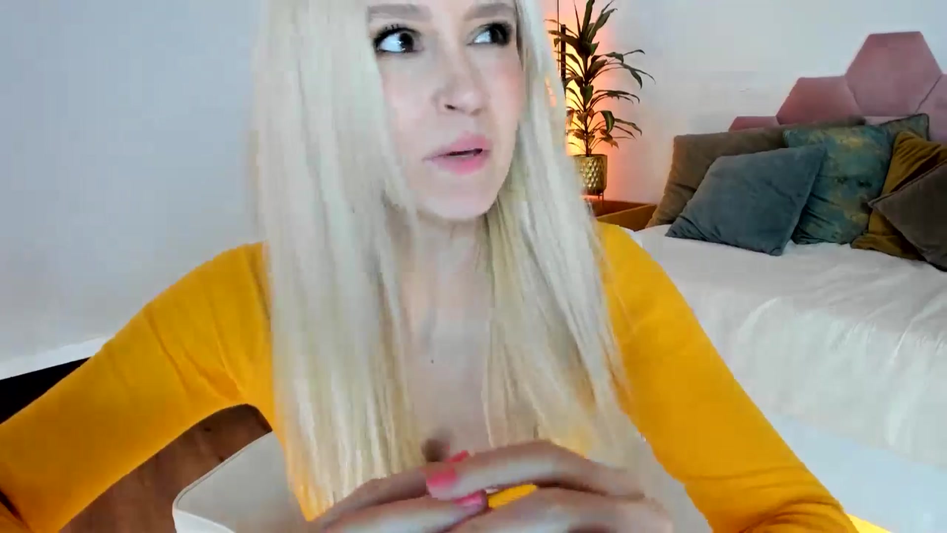 Gallery image thumbnail from AoifeOneal's myfreecams stream on, 01/07/2025, 20:59 image 16 of 20