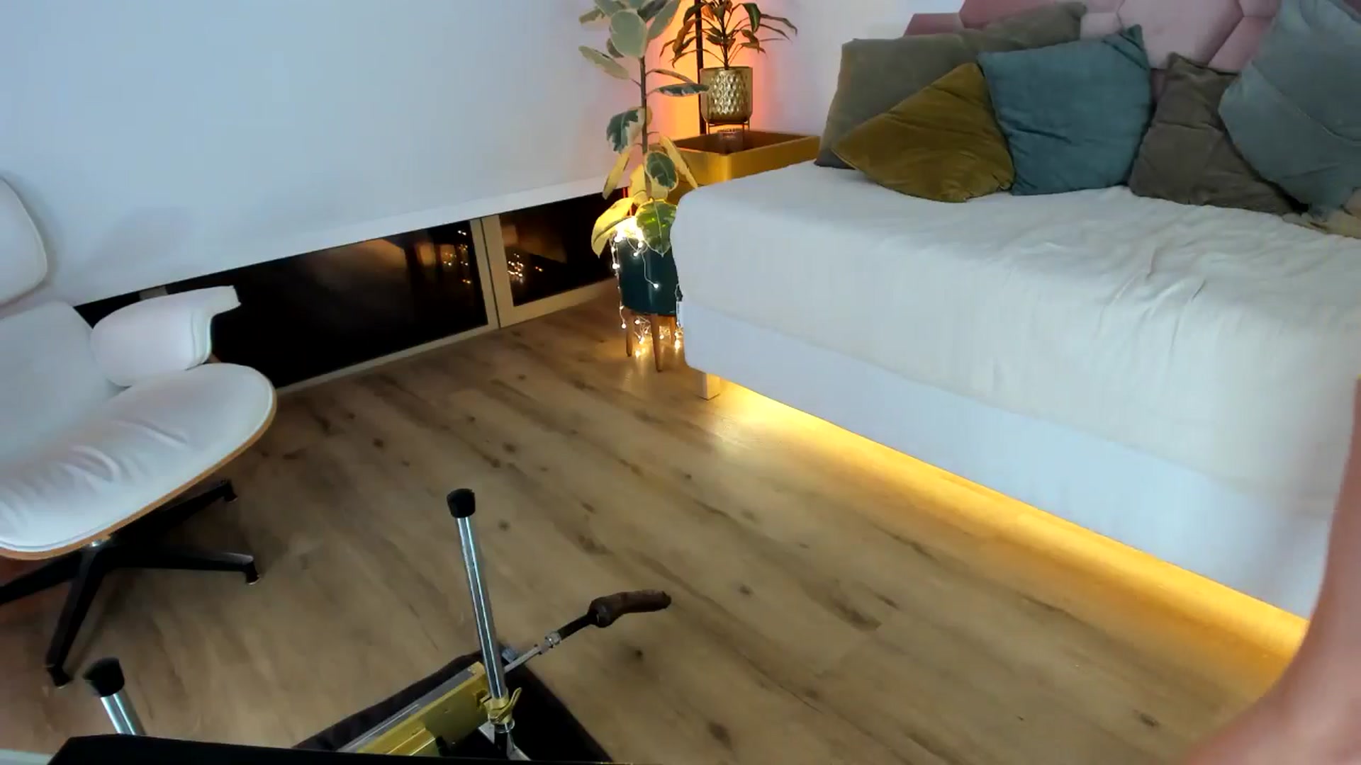 Gallery image thumbnail from AoifeOneal's myfreecams stream on, 01/11/2025, 21:40 image 6 of 20