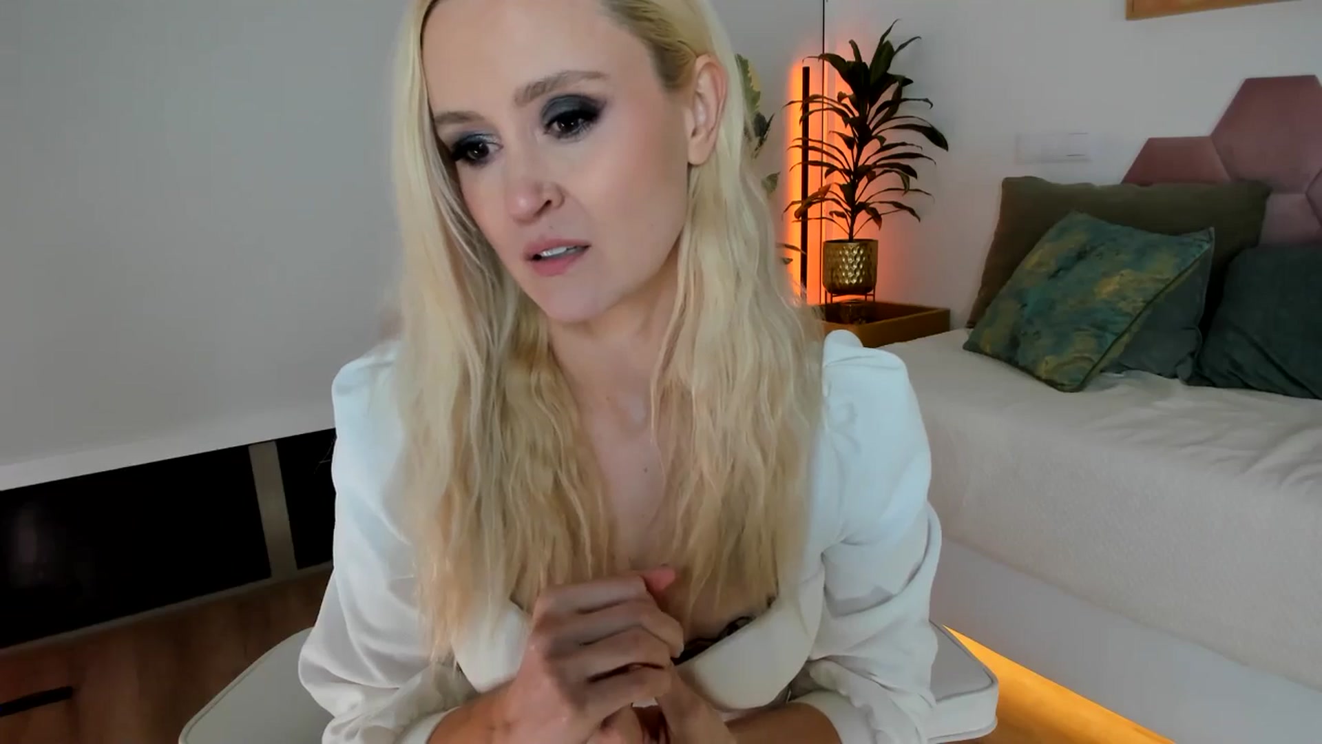 Gallery image thumbnail from AoifeOneal's myfreecams stream on, 01/22/2025, 21:13 image 16 of 20
