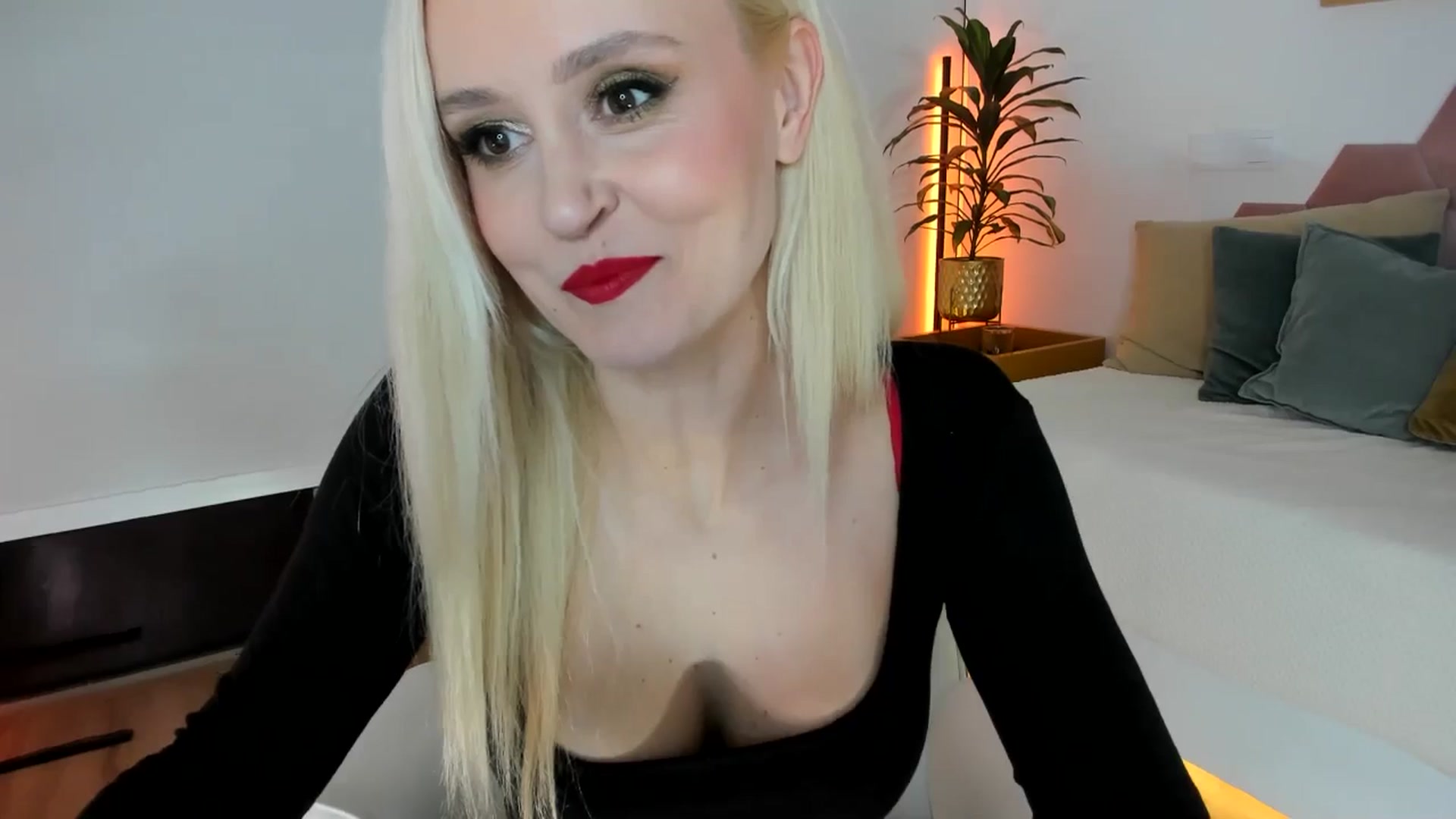 Gallery image thumbnail from AoifeOneal's myfreecams stream on, 02/04/2025, 20:37 image 7 of 20