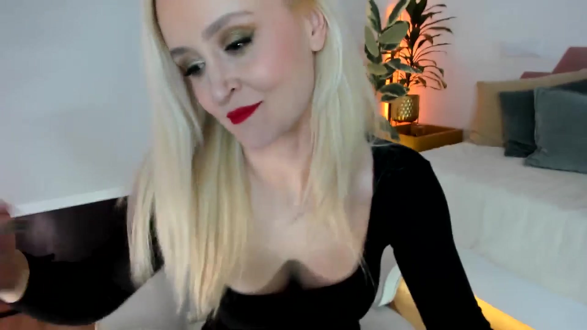 Gallery image thumbnail from AoifeOneal's myfreecams stream on, 02/04/2025, 21:16 image 6 of 20