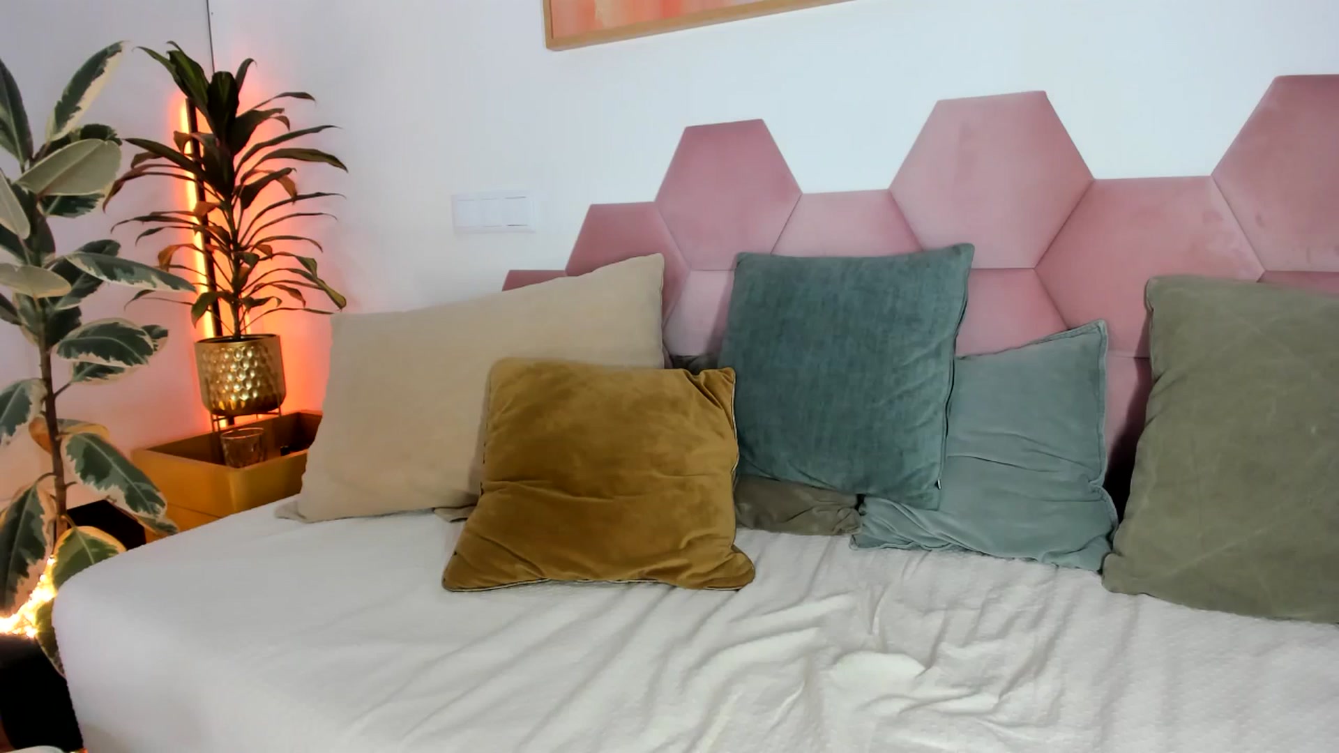 Gallery image thumbnail from AoifeOneal's myfreecams stream on, 02/07/2025, 22:20 image 17 of 20
