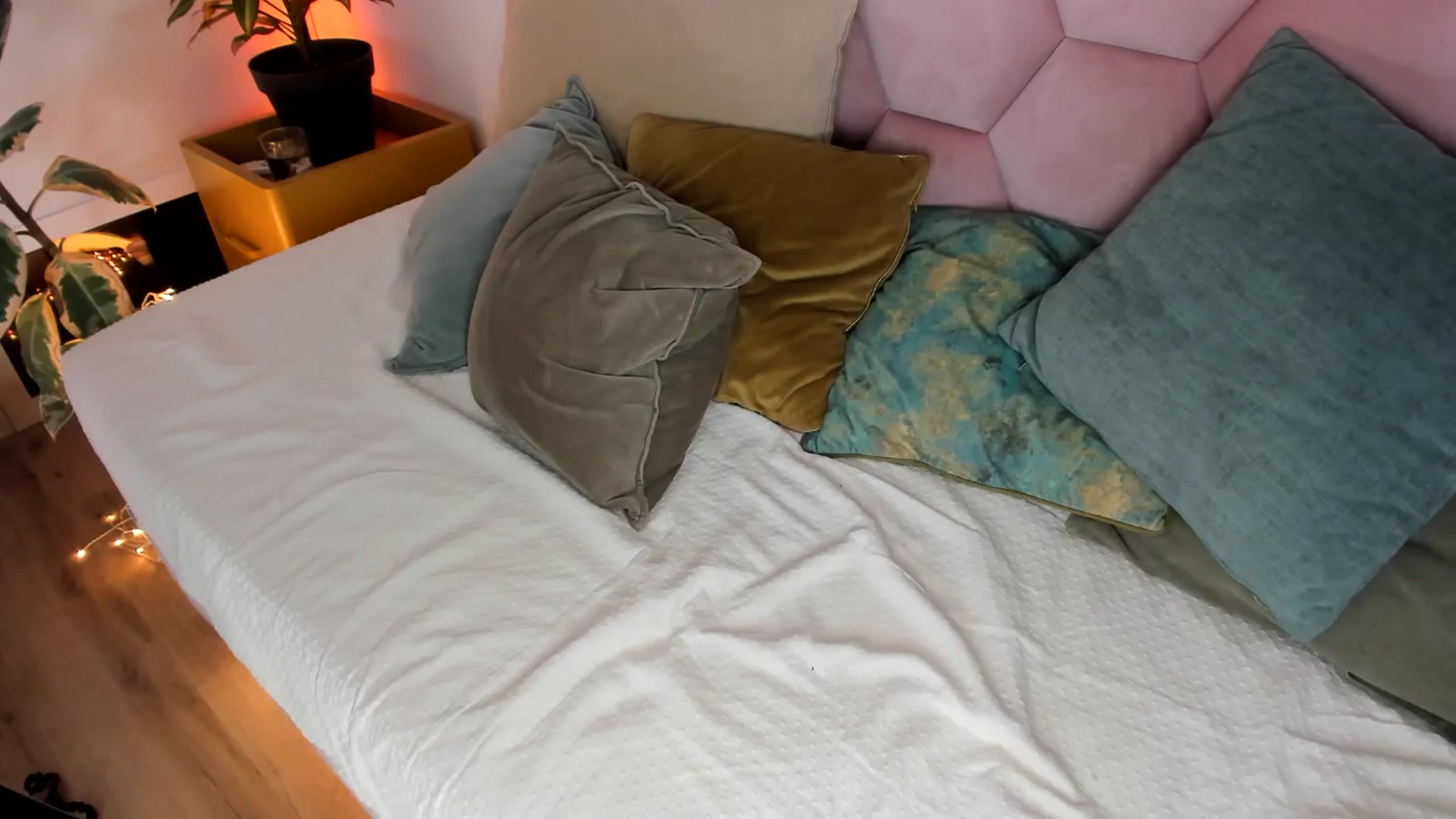 Gallery image thumbnail from AoifeOneal's myfreecams stream on, 03/29/2025, 22:16 image 12 of 20