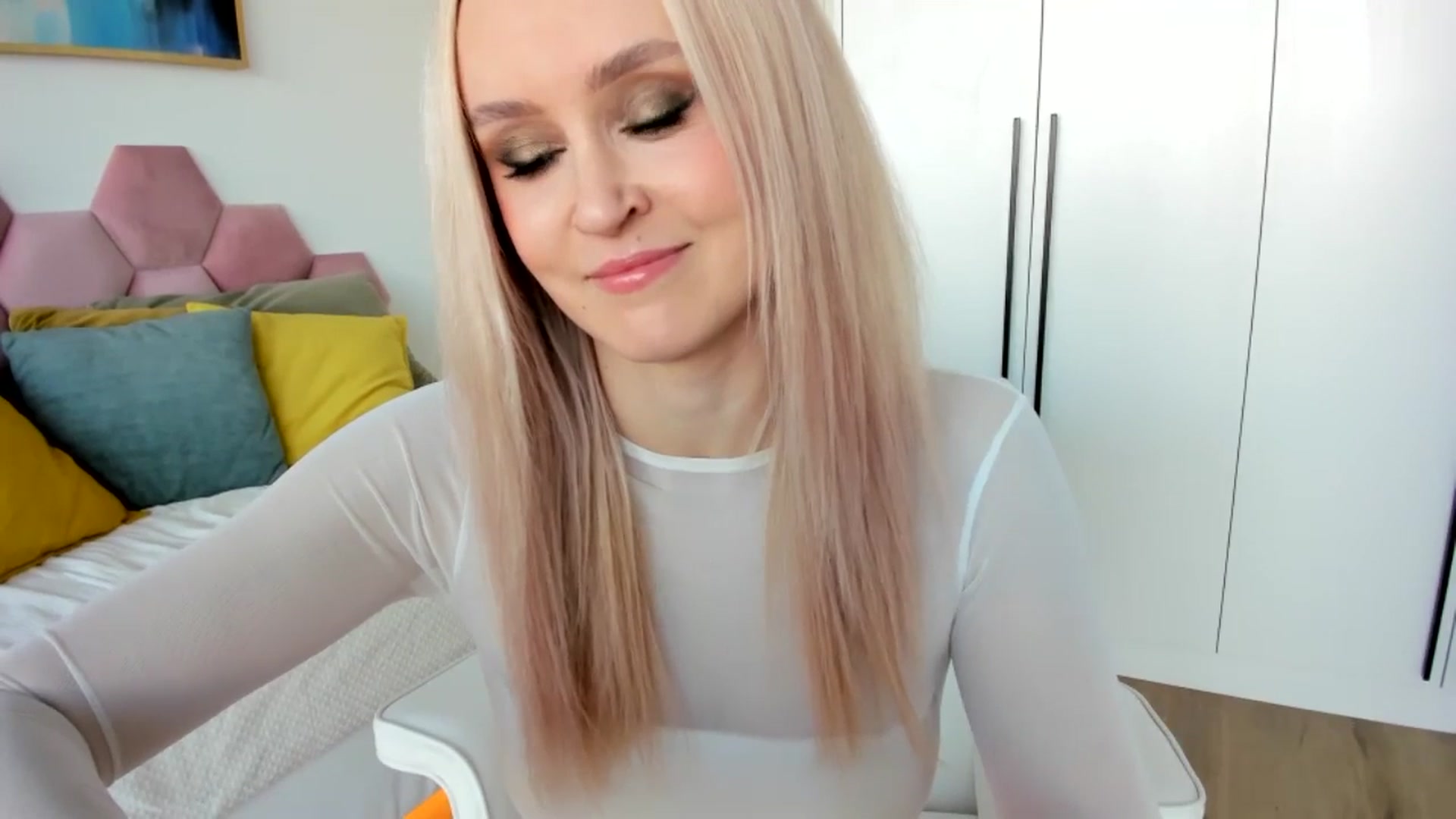 Gallery image thumbnail from AoifeOneal's myfreecams stream on, 04/05/2025, 19:17 image 12 of 20