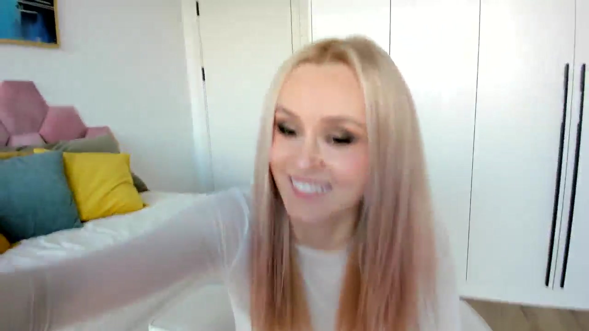 Gallery image thumbnail from AoifeOneal's myfreecams stream on, 04/05/2025, 19:17 image 15 of 20
