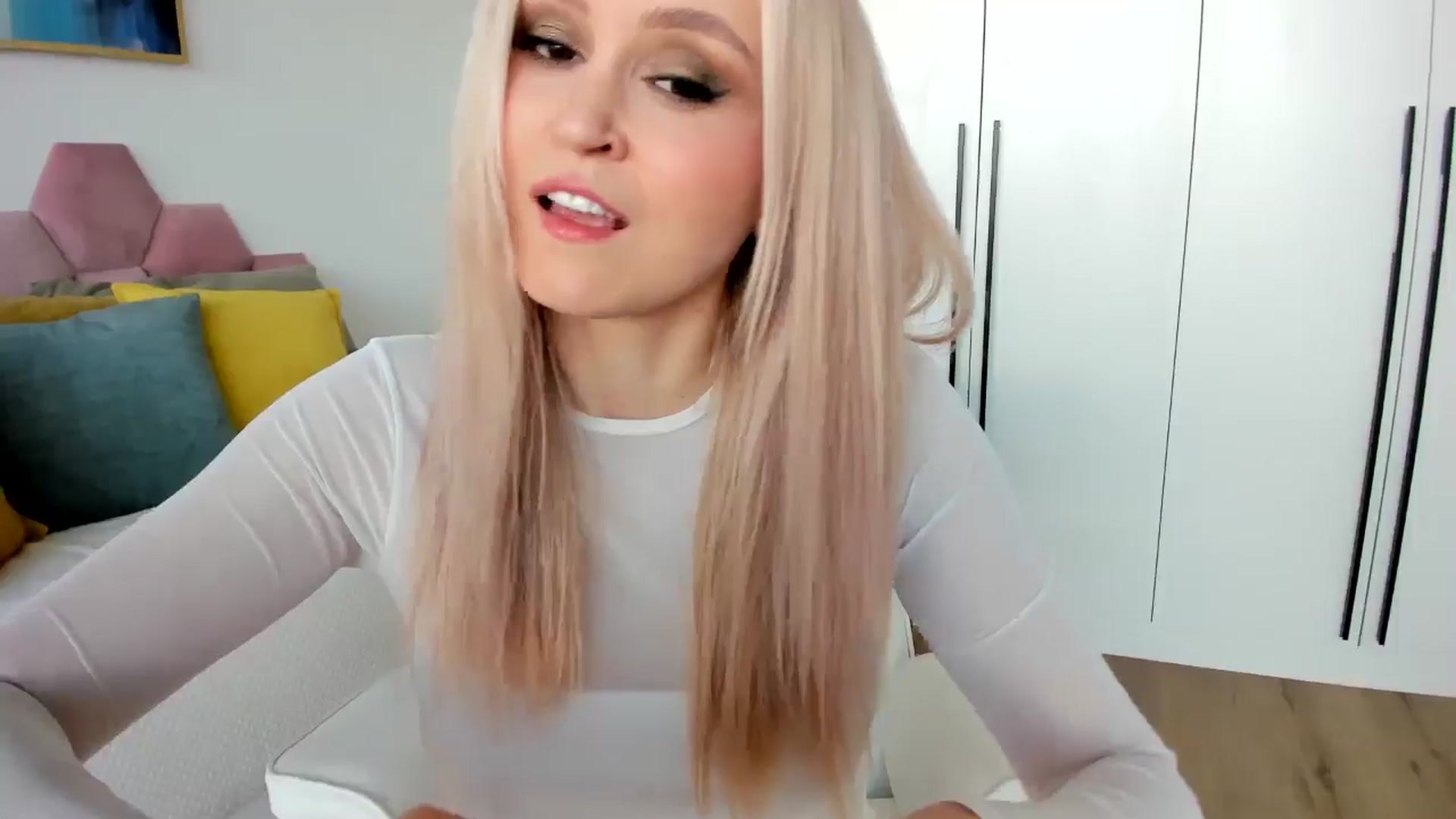 Gallery image thumbnail from AoifeOneal's myfreecams stream on, 04/05/2025, 19:17 image 4 of 20