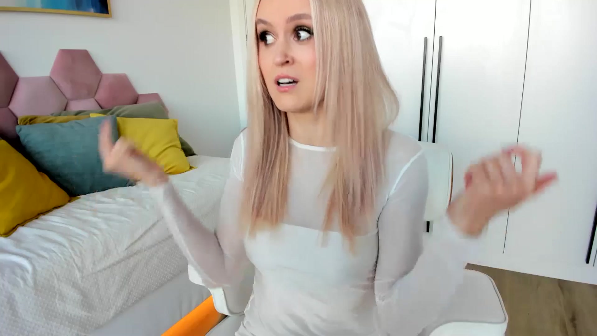 Gallery image thumbnail from AoifeOneal's myfreecams stream on, 04/05/2025, 19:17 image 13 of 20