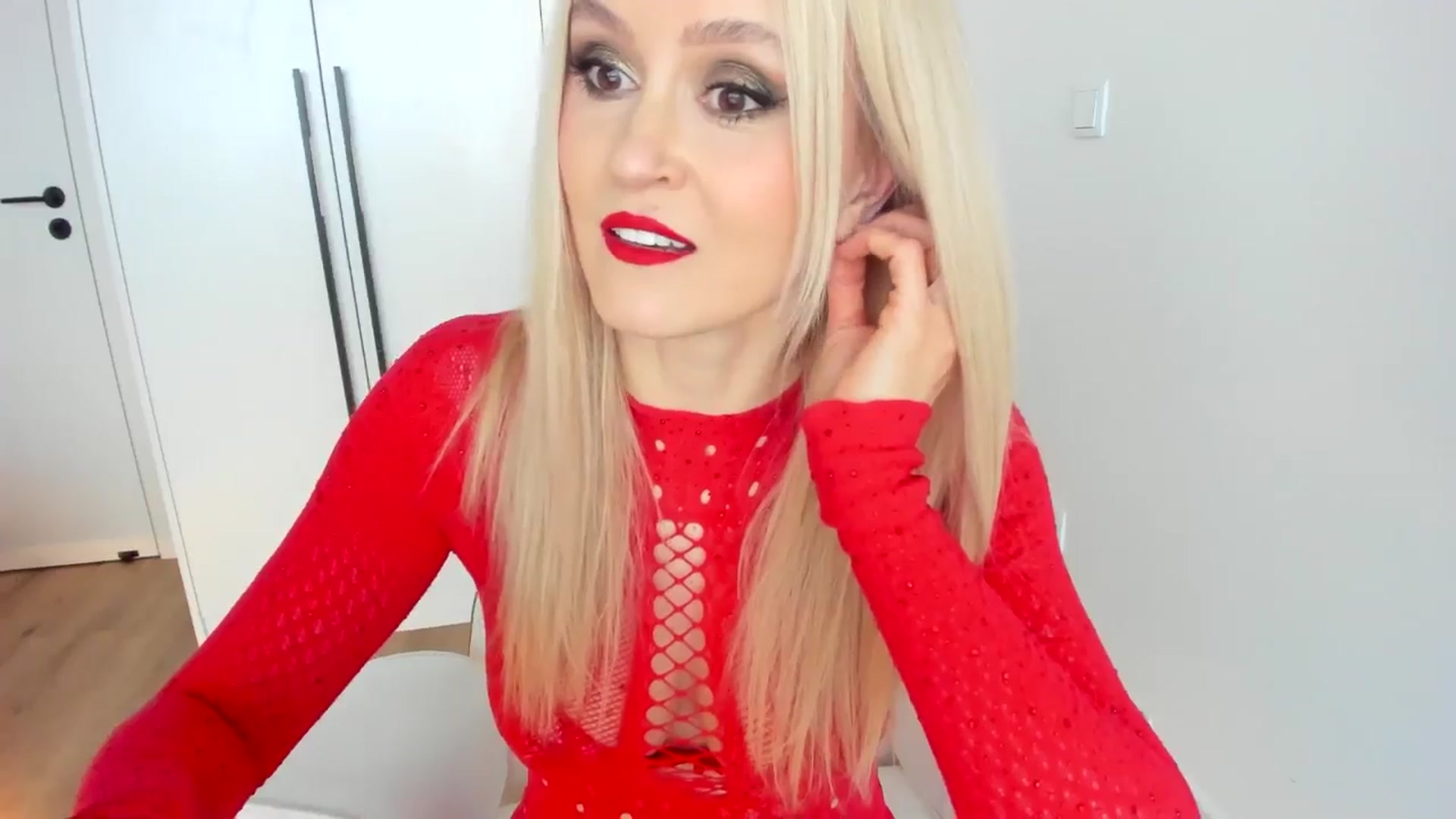 Gallery image thumbnail from AoifeOneal's myfreecams stream on, 04/16/2025, 19:21 image 13 of 20