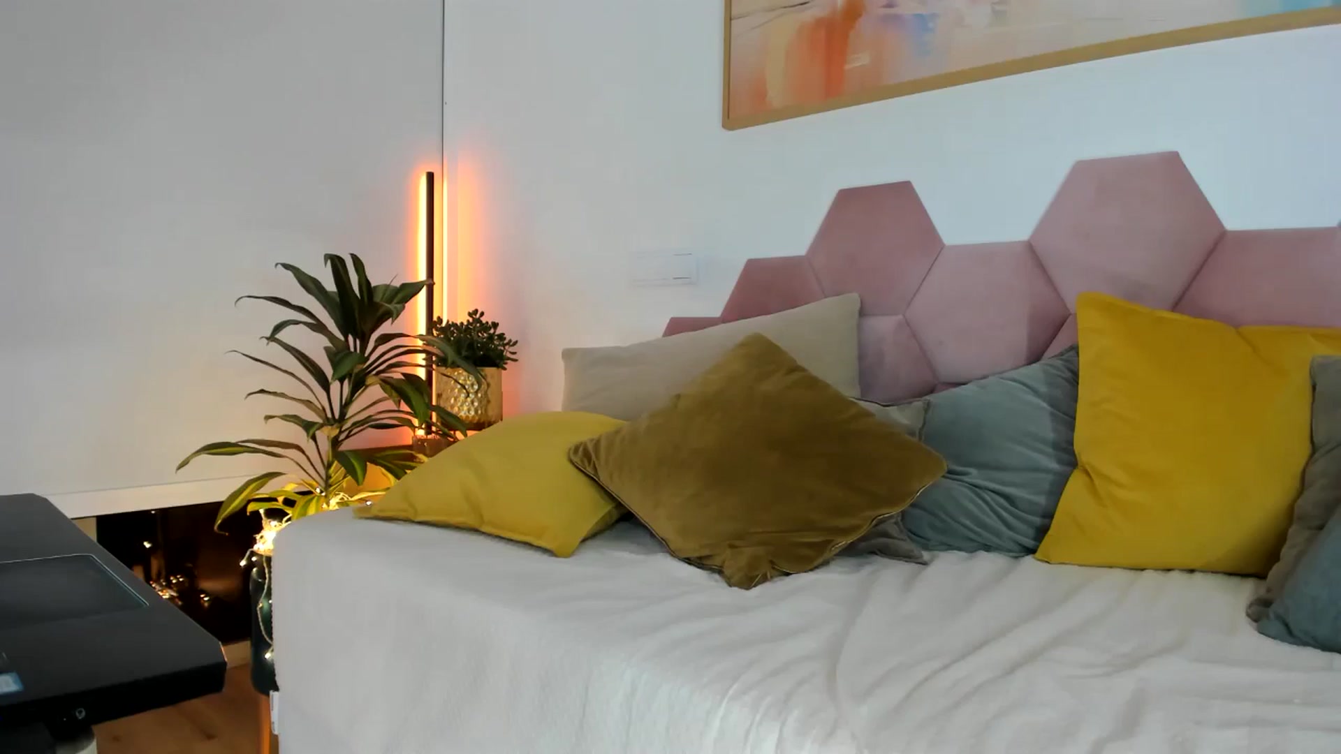 Gallery image thumbnail from AoifeOneal's myfreecams stream on, 04/16/2025, 21:05 image 7 of 20