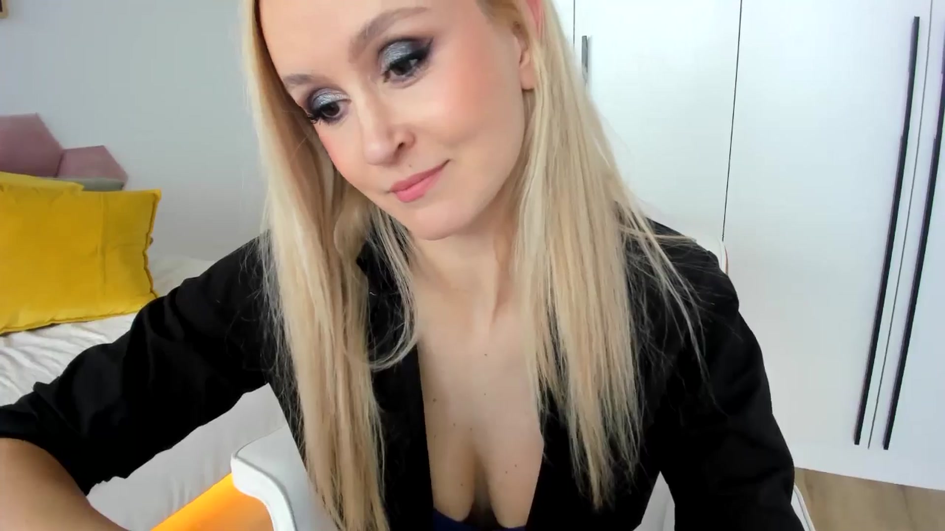 Gallery image thumbnail from AoifeOneal's myfreecams stream on, 04/22/2025, 19:46 image 3 of 20