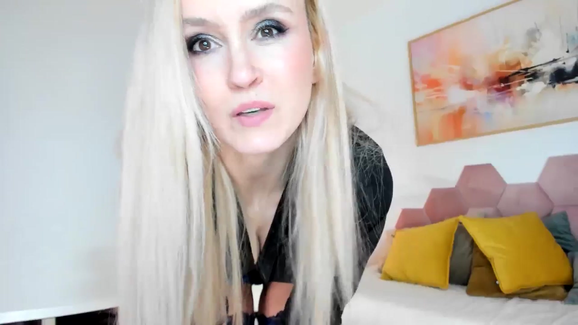 Gallery image thumbnail from AoifeOneal's myfreecams stream on, 04/22/2025, 21:17 image 5 of 20