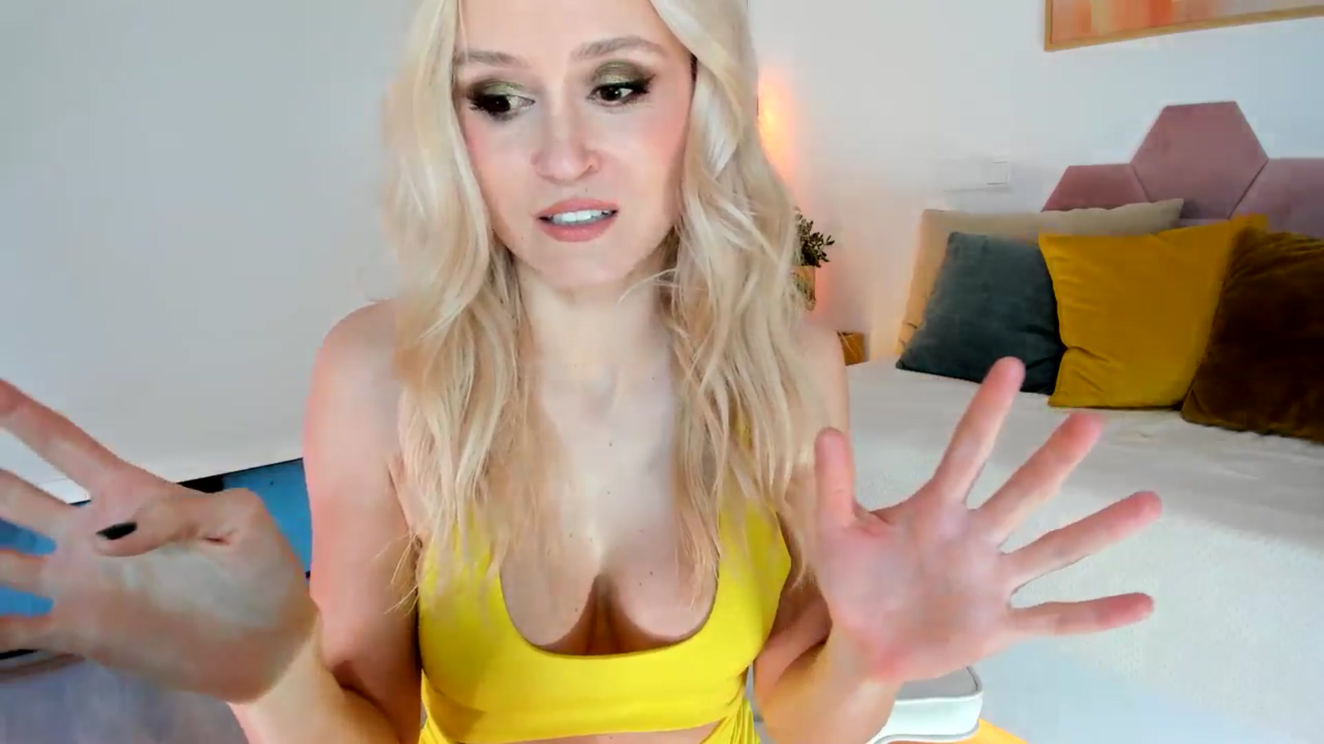 Gallery image thumbnail from AoifeOneal's myfreecams stream on, 04/26/2025, 20:11 image 2 of 20