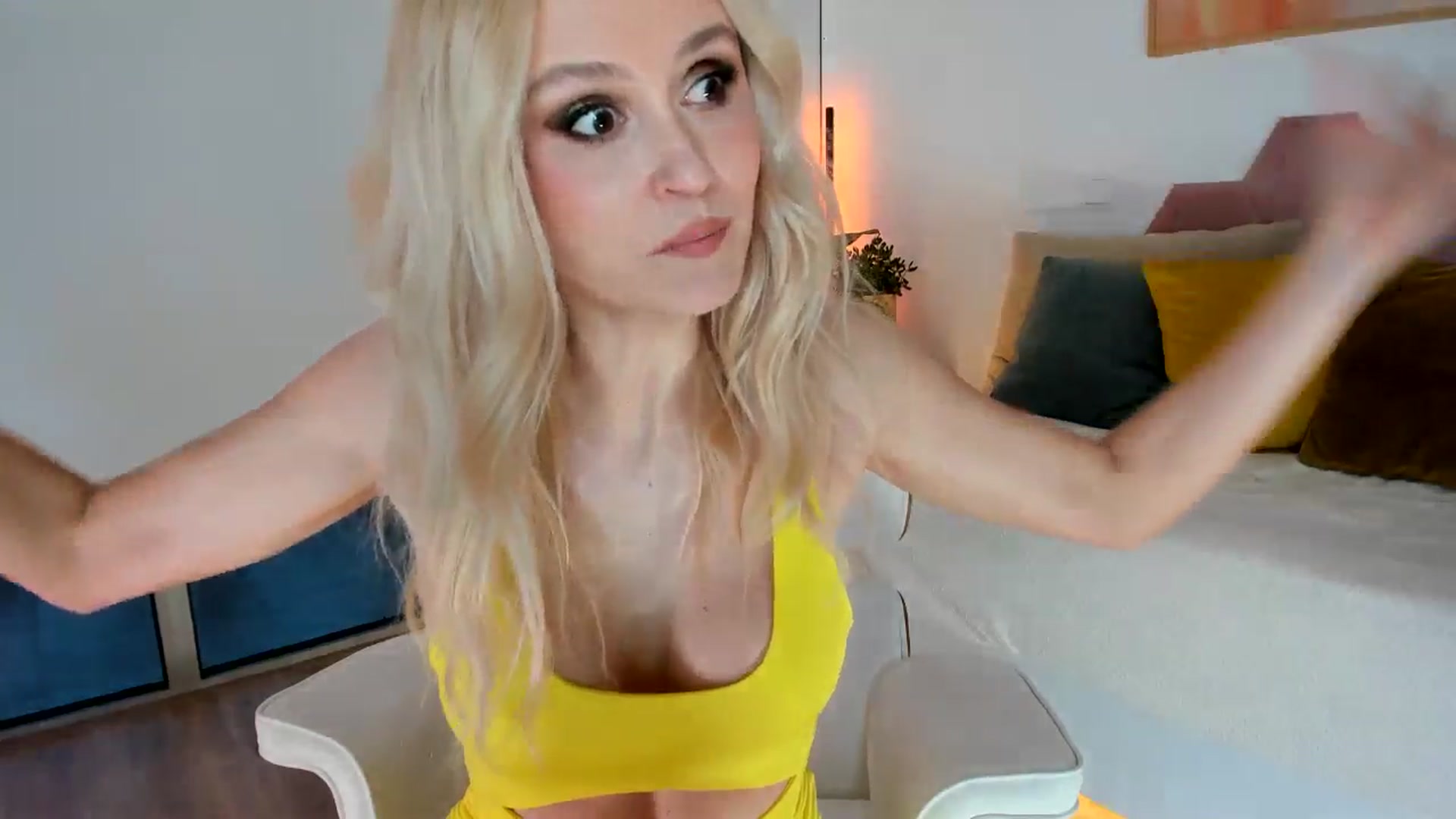 Gallery image thumbnail from AoifeOneal's myfreecams stream on, 04/26/2025, 20:11 image 5 of 20