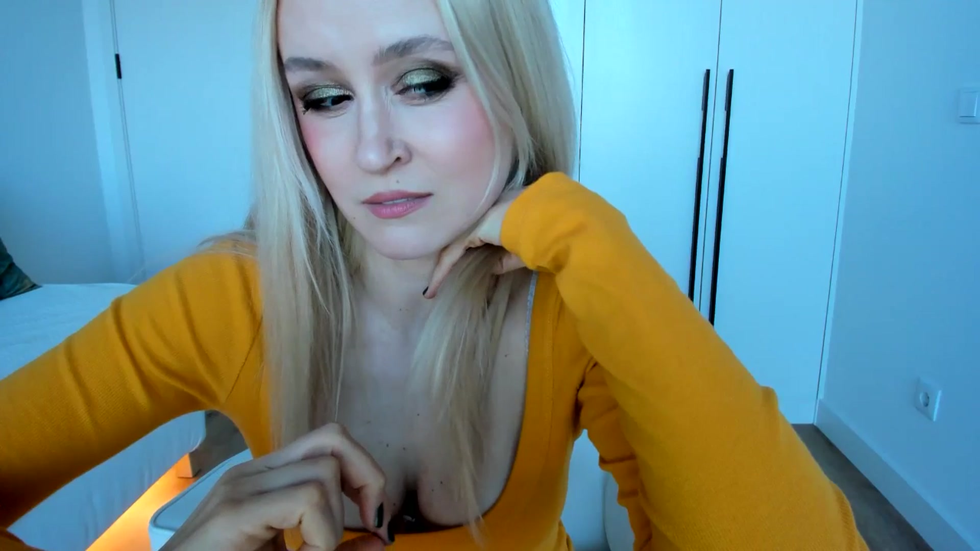 Gallery image thumbnail from AoifeOneal's myfreecams stream on, 04/29/2025, 19:33 image 16 of 20