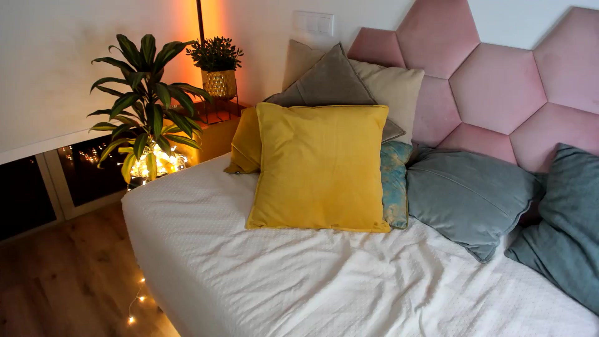 Gallery image thumbnail from AoifeOneal's myfreecams stream on, 04/30/2025, 21:08 image 20 of 20
