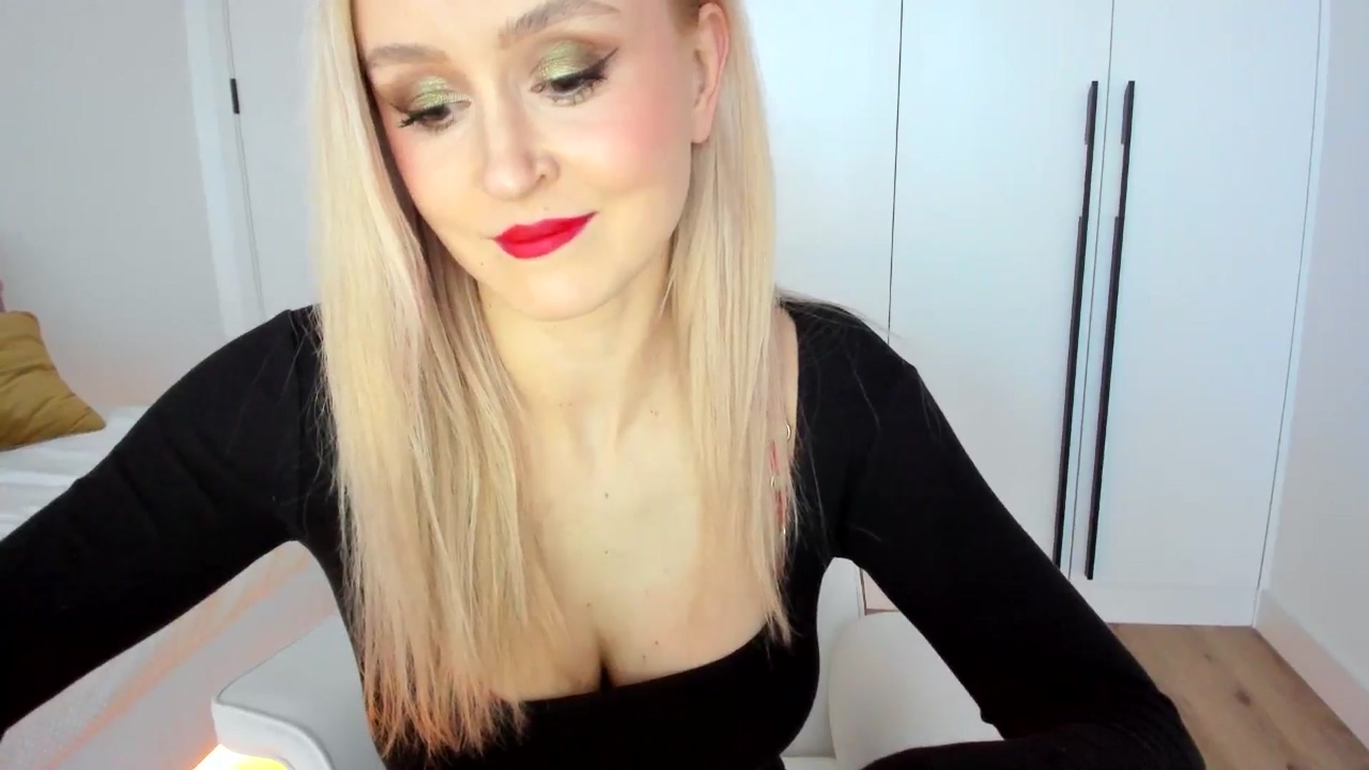 Gallery image thumbnail from AoifeOneal's myfreecams stream on, 05/03/2025, 19:45 image 20 of 20