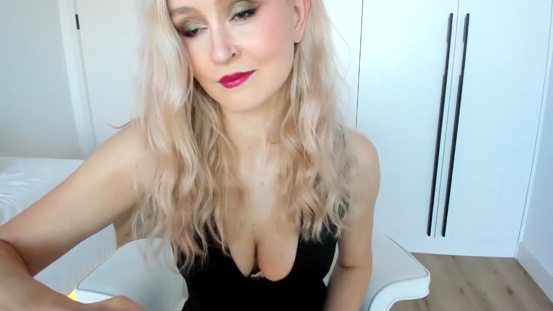 Gallery image thumbnail from AoifeOneal's myfreecams stream on, 05/07/2025, 19:40 image 19 of 20