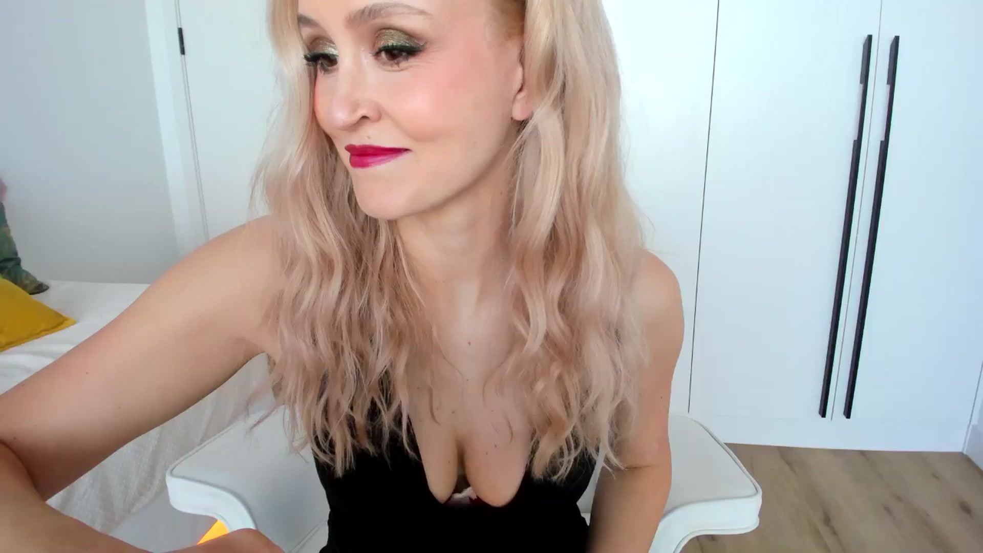 Gallery image thumbnail from AoifeOneal's myfreecams stream on, 05/07/2025, 19:40 image 1 of 20