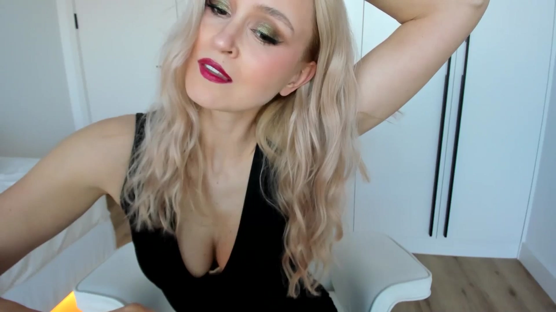 Gallery image thumbnail from AoifeOneal's myfreecams stream on, 05/07/2025, 19:40 image 20 of 20