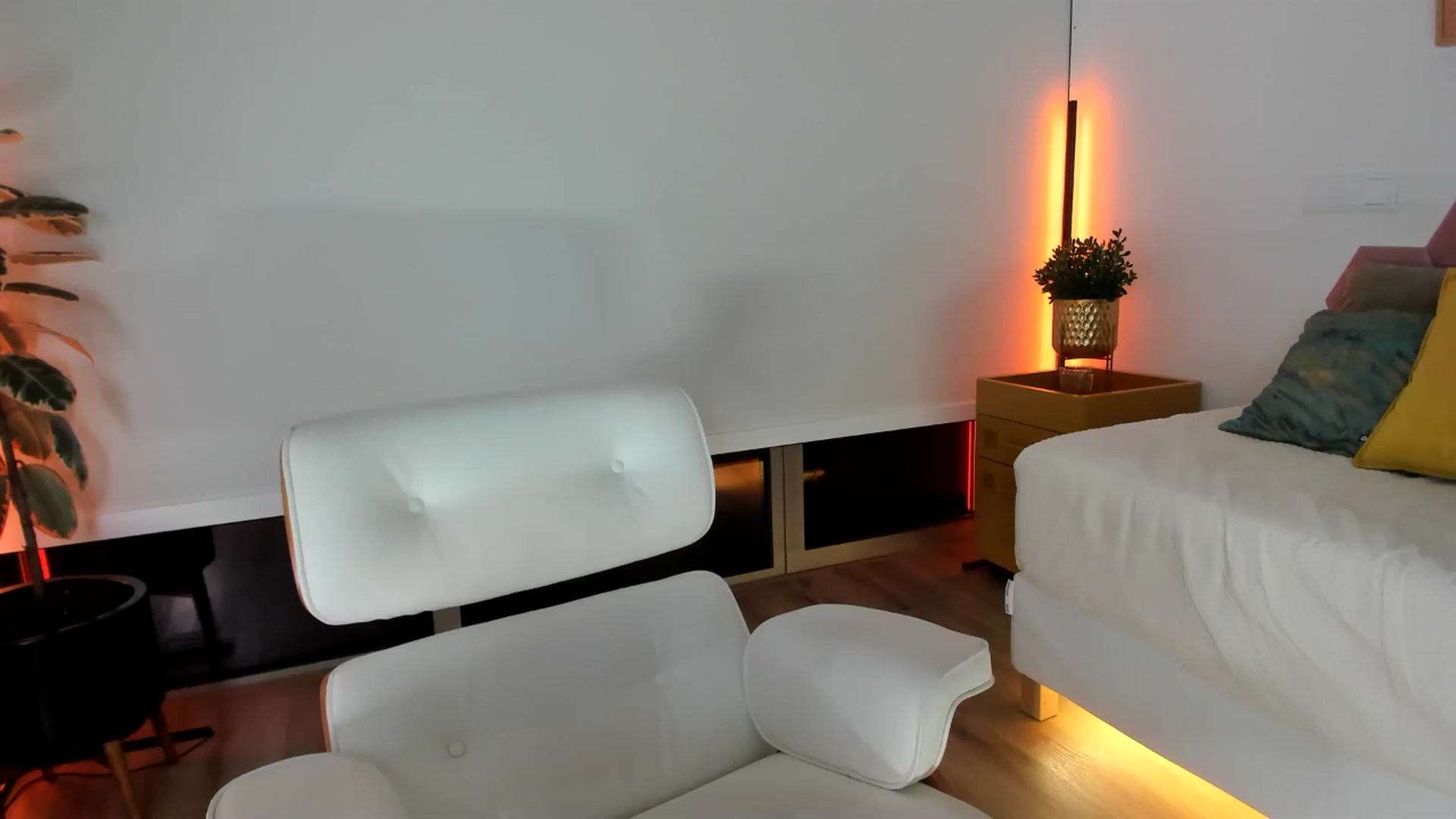 Gallery image thumbnail from AoifeOneal's myfreecams stream on, 05/21/2025, 21:26 image 5 of 20