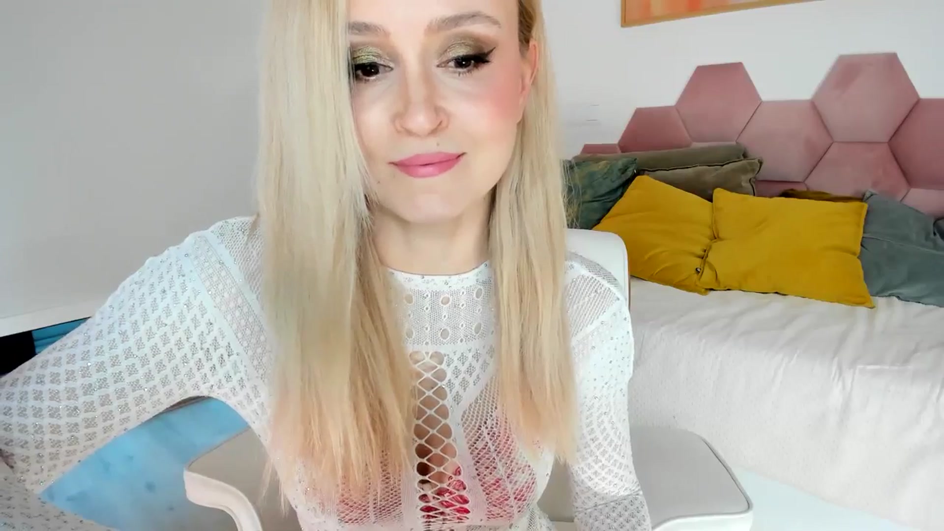 Gallery image thumbnail from AoifeOneal's myfreecams stream on, 05/24/2025, 19:59 image 20 of 20