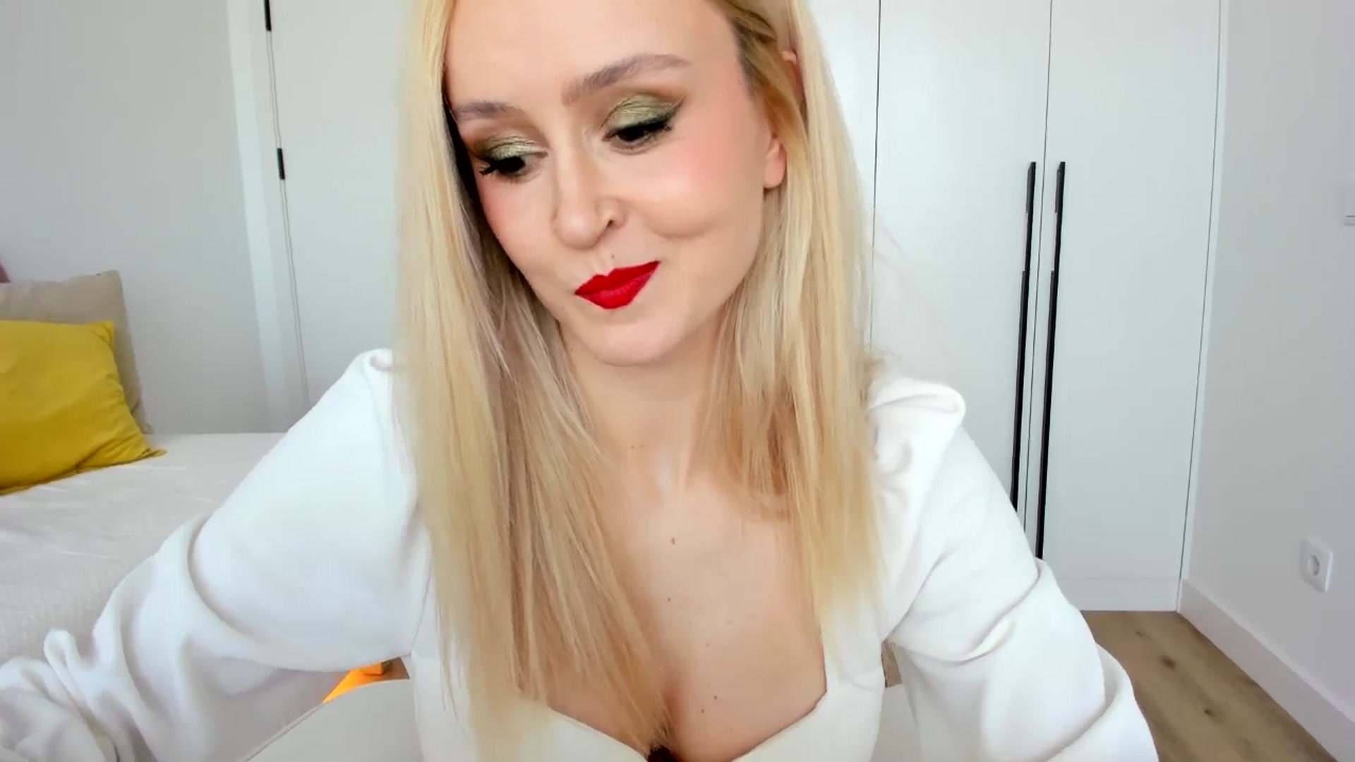 Gallery image thumbnail from AoifeOneal's myfreecams stream on, 05/28/2025, 19:33 image 6 of 20