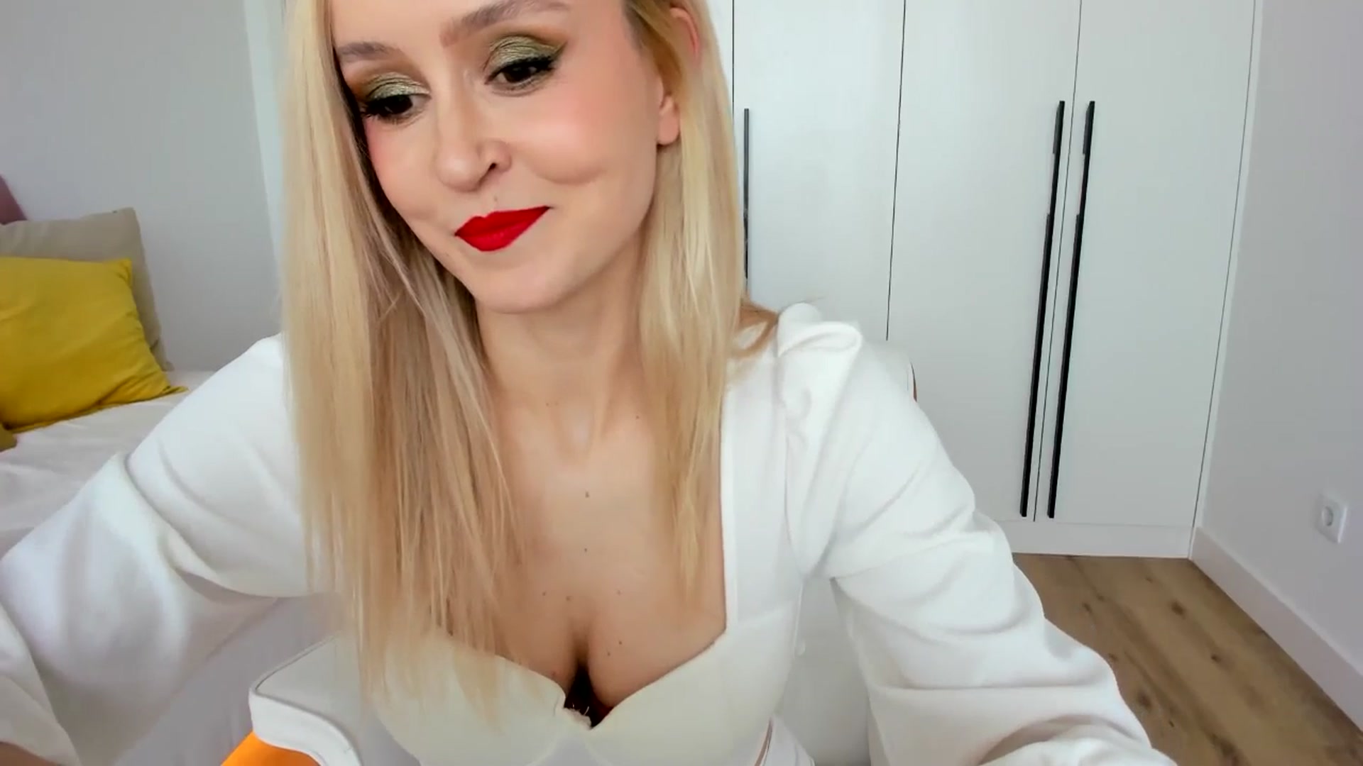 Gallery image thumbnail from AoifeOneal's myfreecams stream on, 05/28/2025, 19:33 image 3 of 20