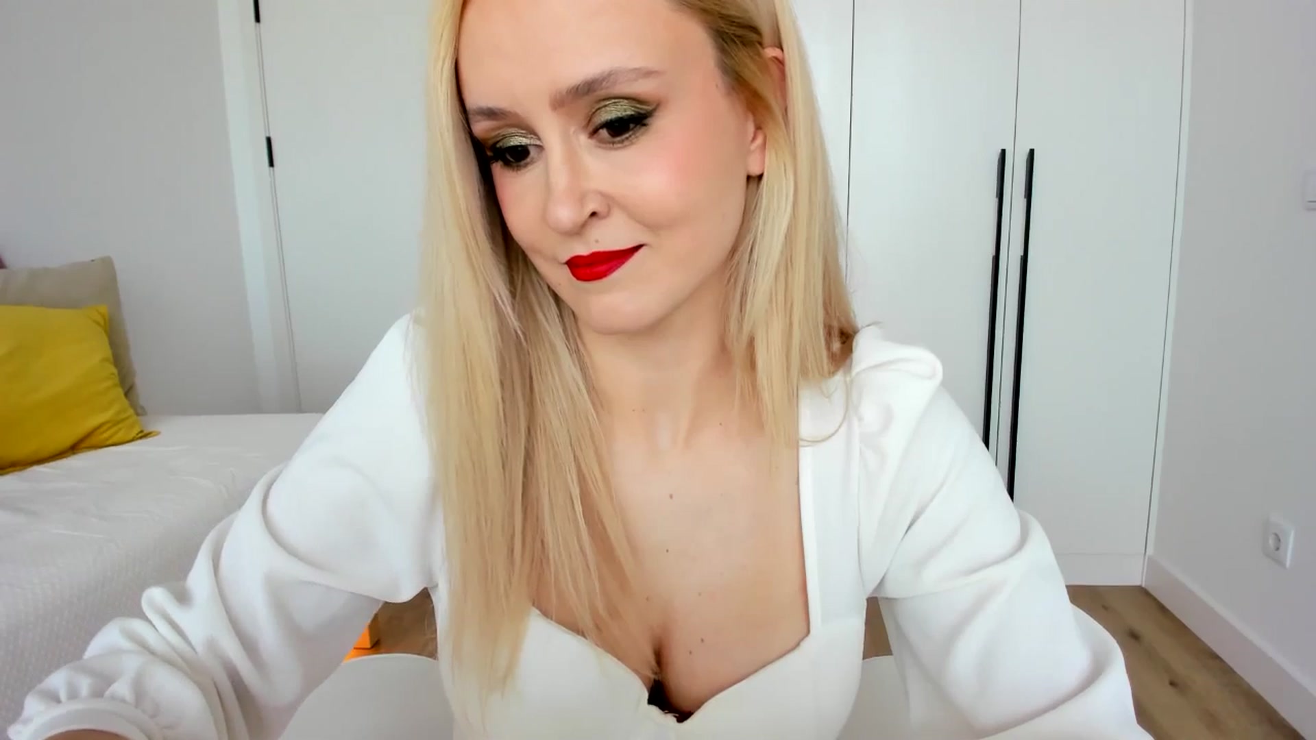 Gallery image thumbnail from AoifeOneal's myfreecams stream on, 05/28/2025, 19:33 image 8 of 20