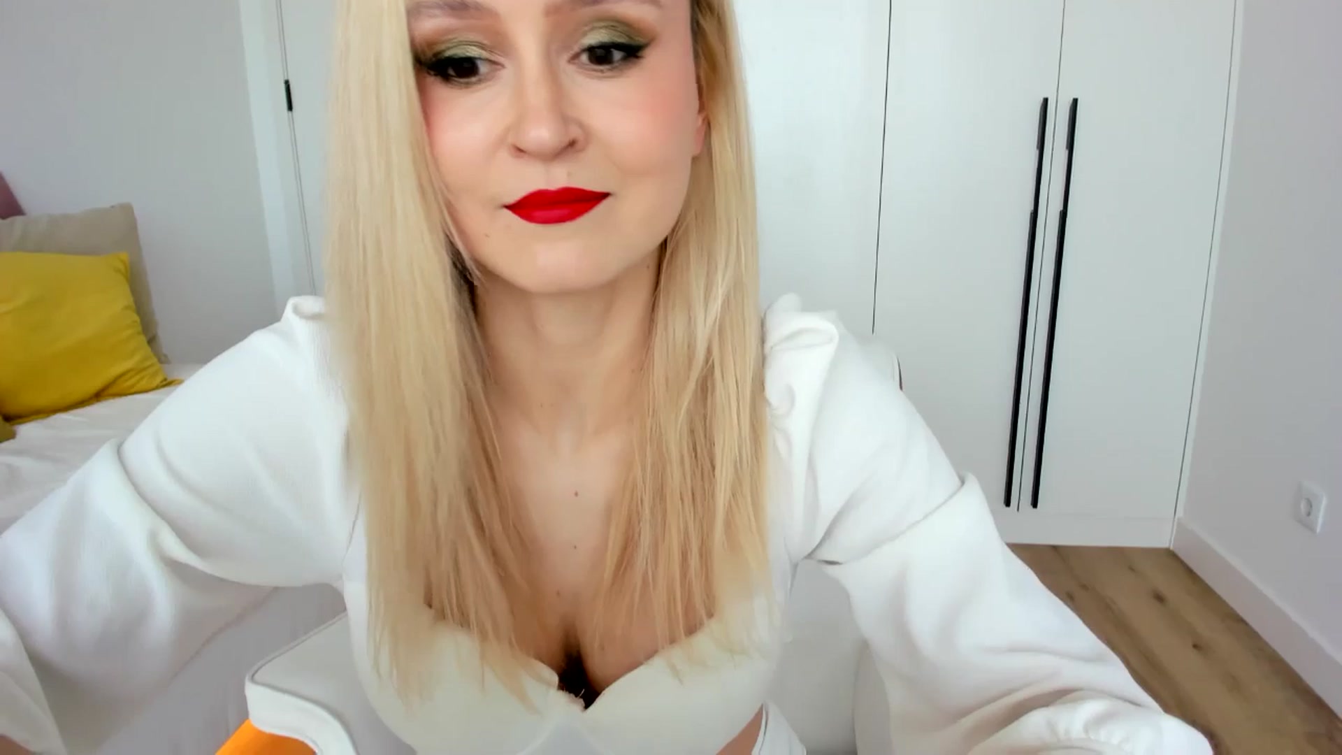 Gallery image thumbnail from AoifeOneal's myfreecams stream on, 05/28/2025, 19:33 image 2 of 20