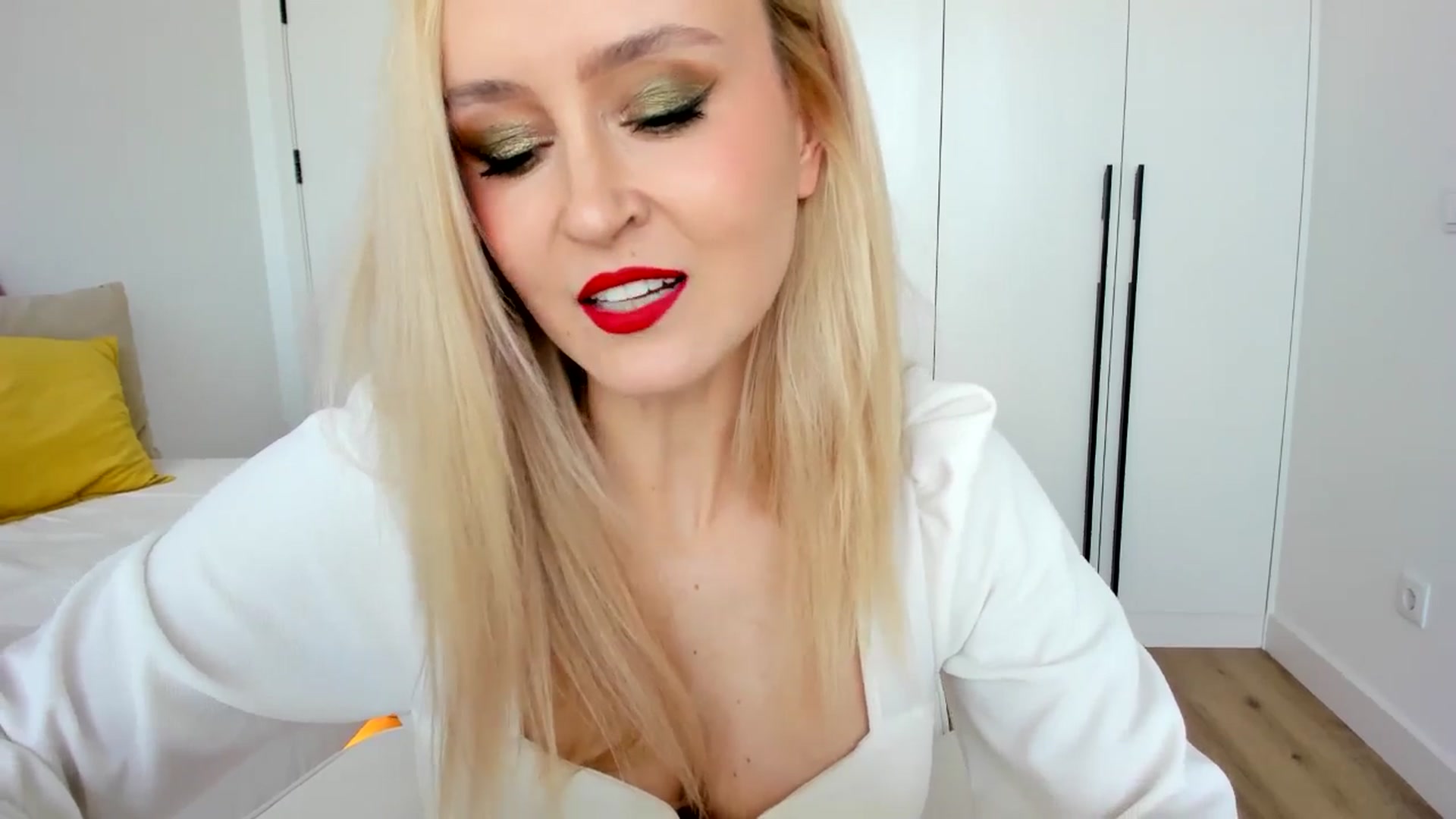 Gallery image thumbnail from AoifeOneal's myfreecams stream on, 05/28/2025, 19:33 image 5 of 20