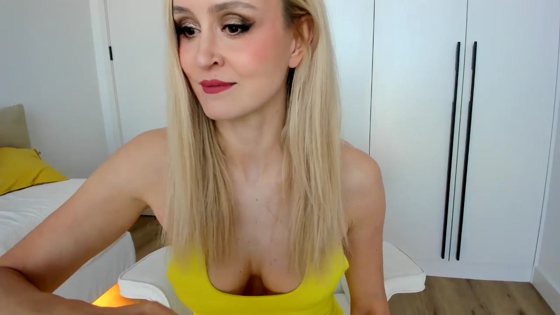 Gallery image thumbnail from AoifeOneal's myfreecams stream on, 05/31/2025, 19:51 image 14 of 20